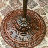 Old bistro guéridon table bar restaurant