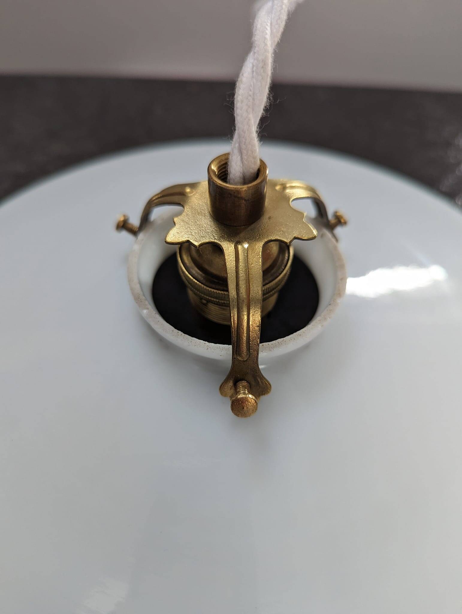 Old hanging lamp in white opaline Art Deco 1930 Ø 24.7 cm