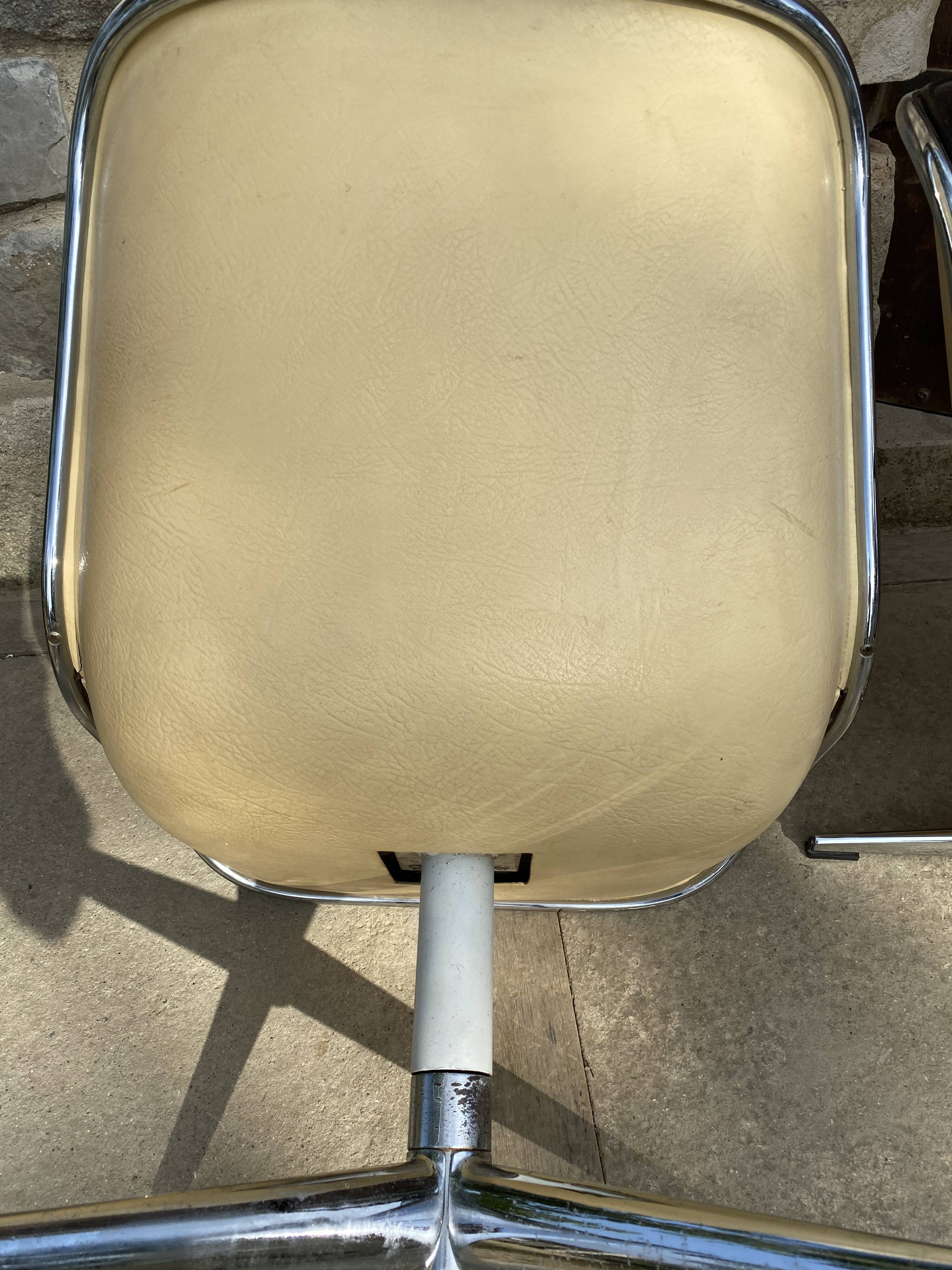 Paire de fauteuils Charles Pollock Knoll executive chair
