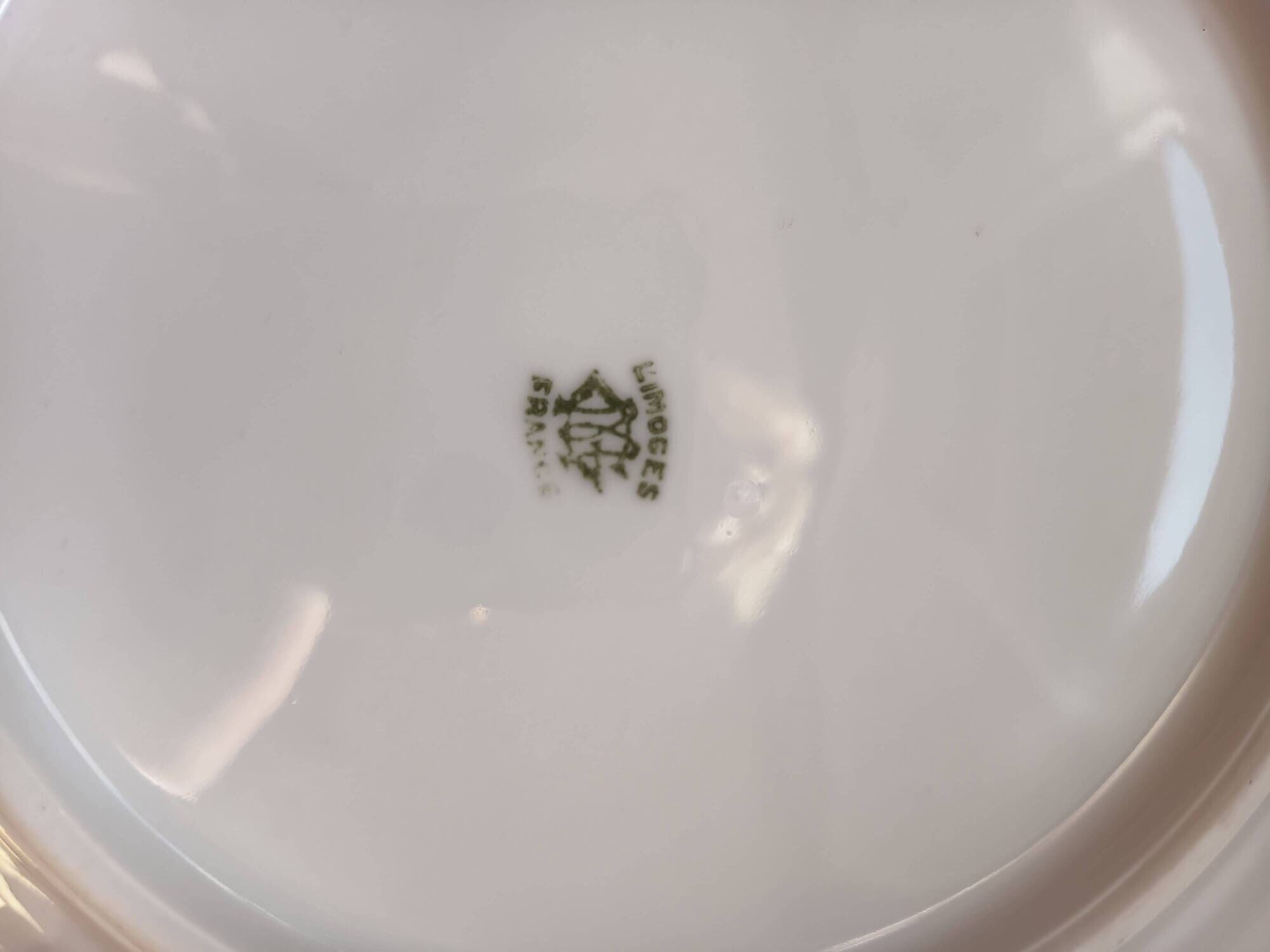 Porcelain service MG early 20th century 8 plates and 1 compote.