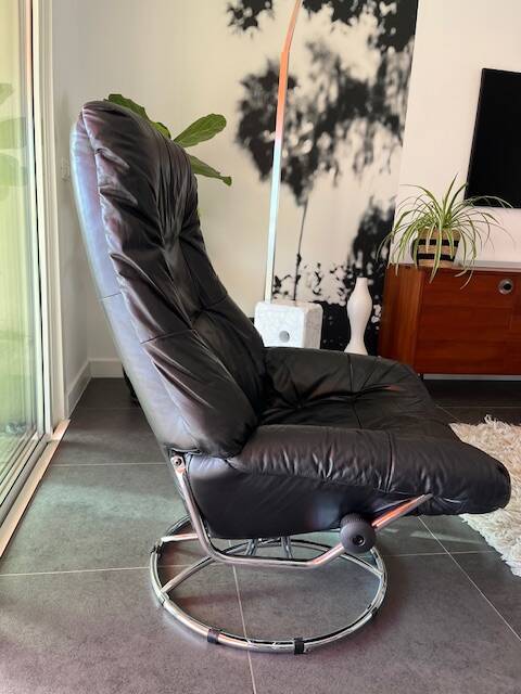 swivel armchair and Mid-Century stool in black leather, Denmark, set of 2