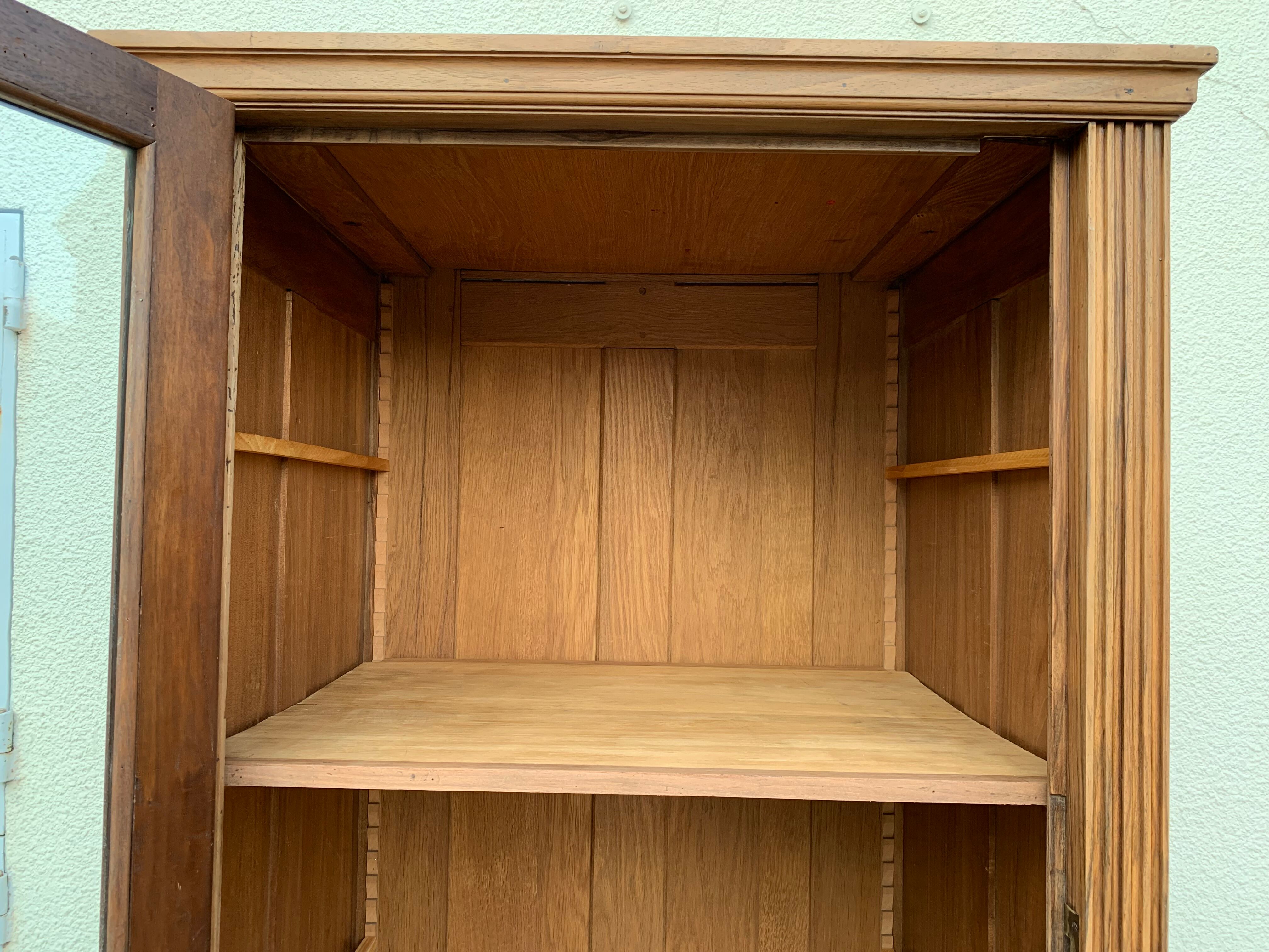 Armoire bonnetière parisienne vitrée 1920