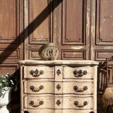 Crossbow chest of drawers