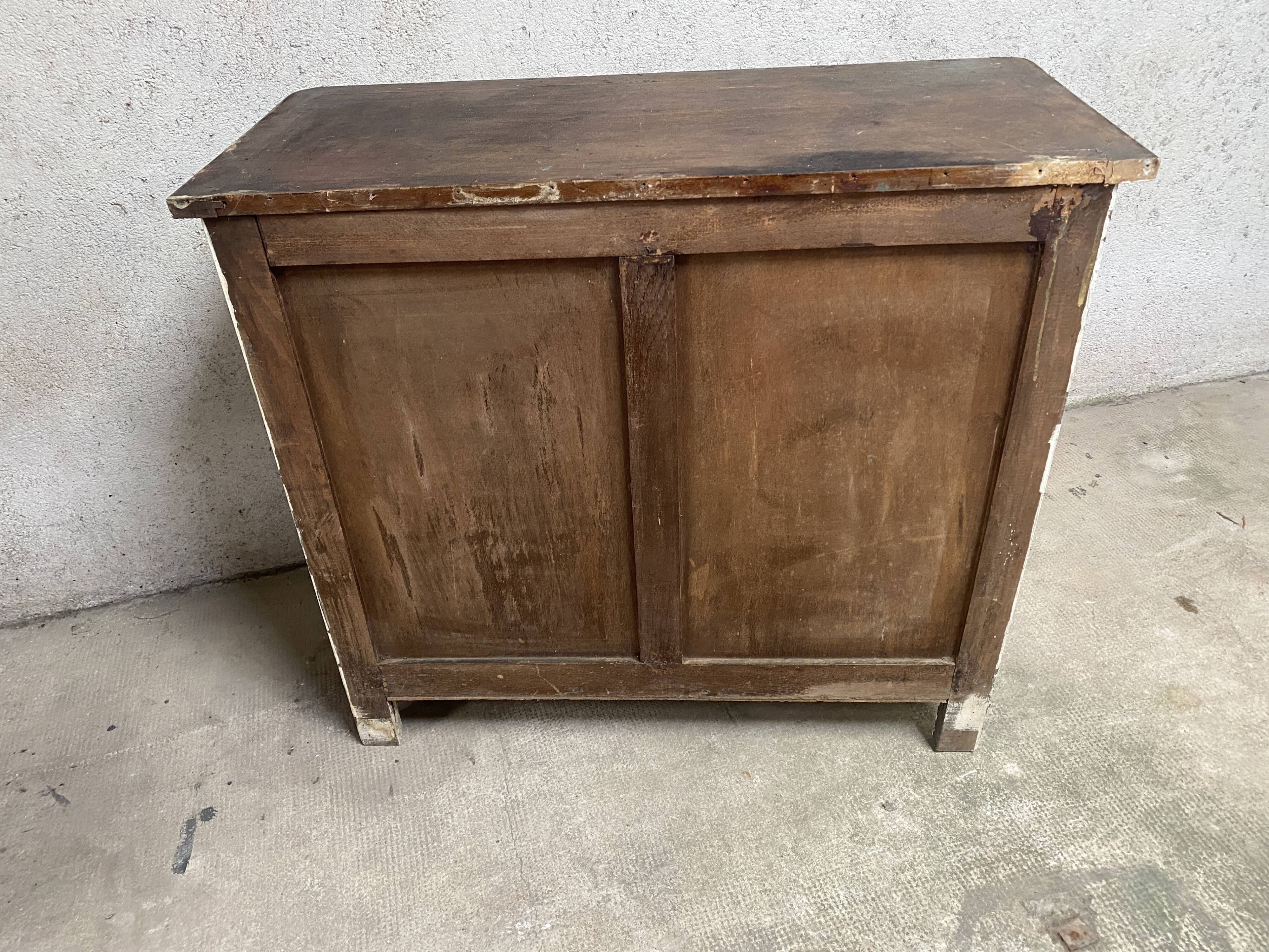 Parisian buffet to repaint