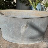 Beautiful and large old basin, 70-litre zinc vat.