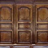 French handcrafted oak wardrobe – House of Centuries