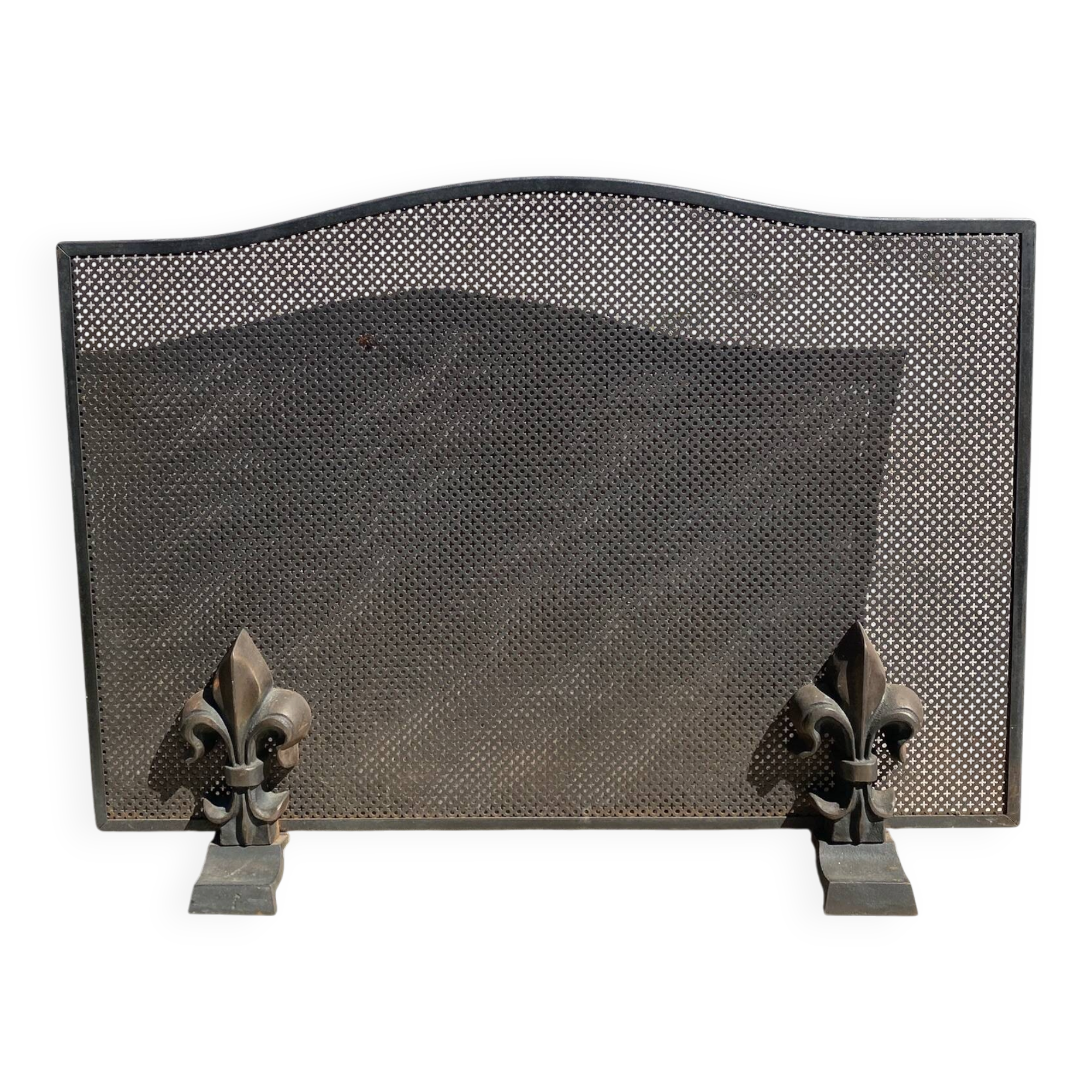 Fireplace screen in metal with cast iron fleur-de-lis.