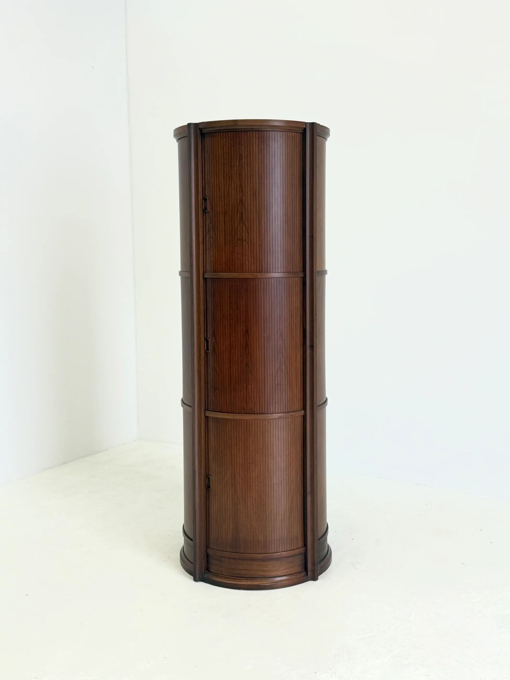 Sculptural Italian bar and storage cabinet by Gianfranco Frattini