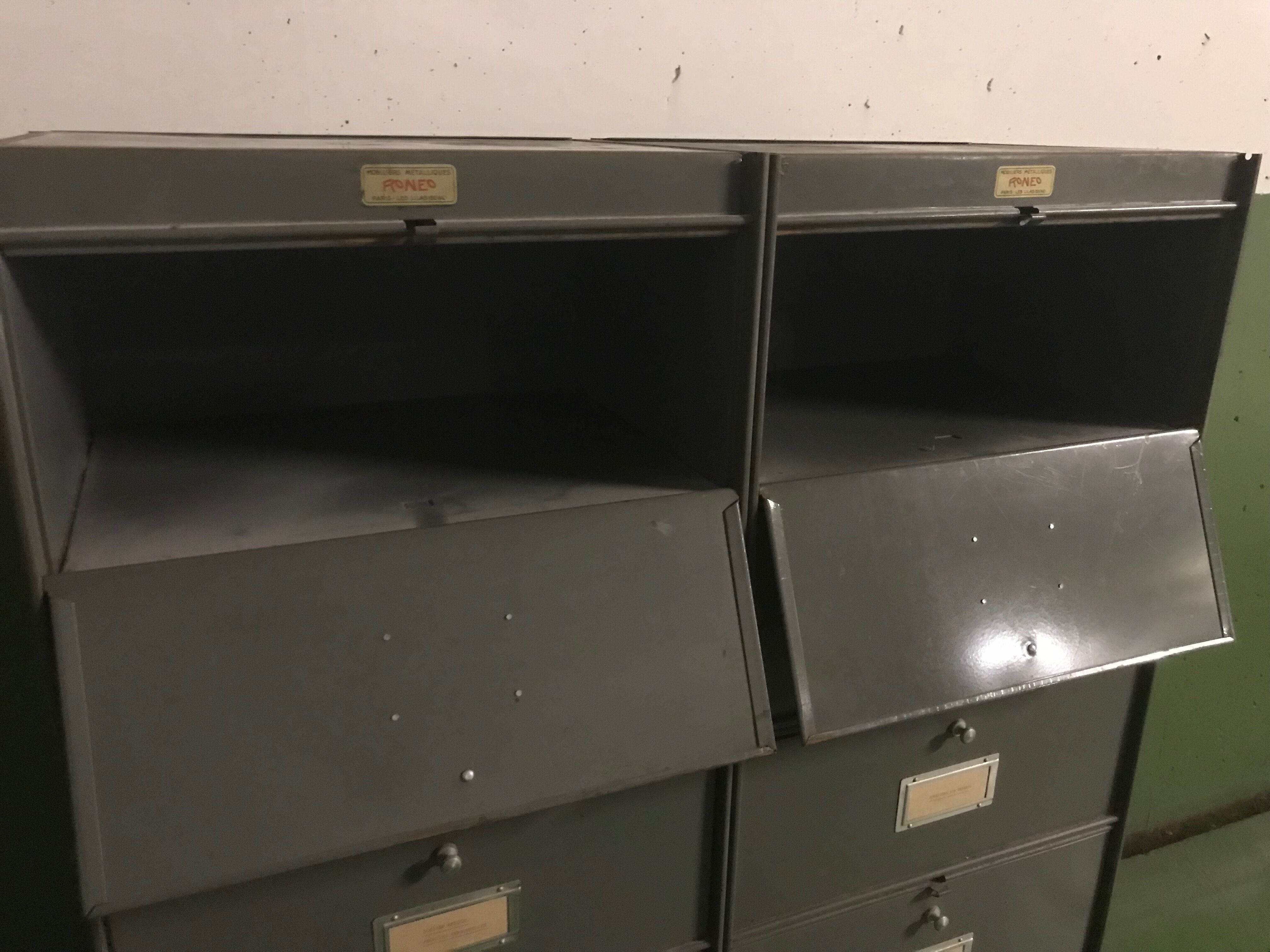 Metal clamshell furniture