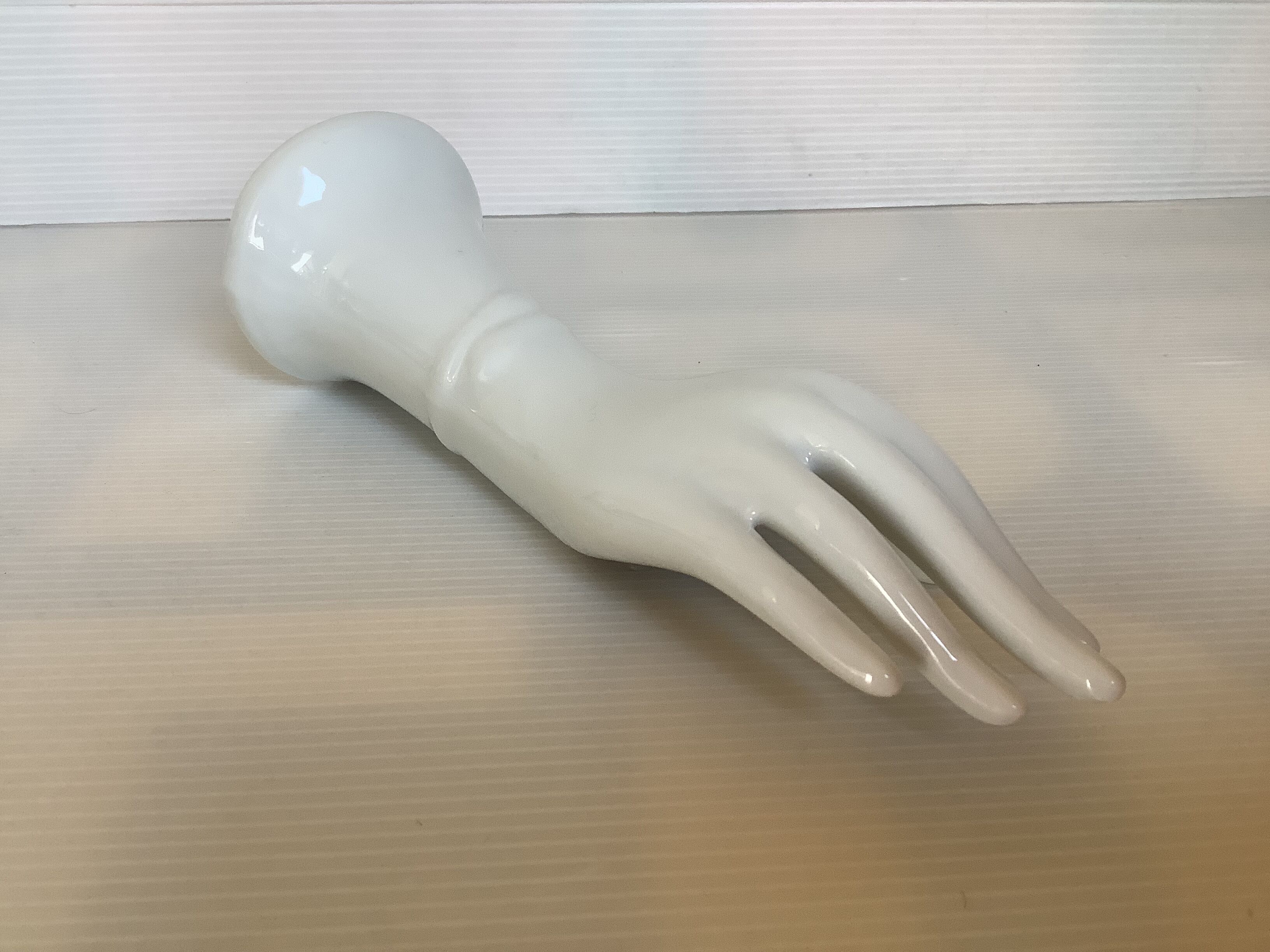 White hand vertical or horizontal soliflore ring