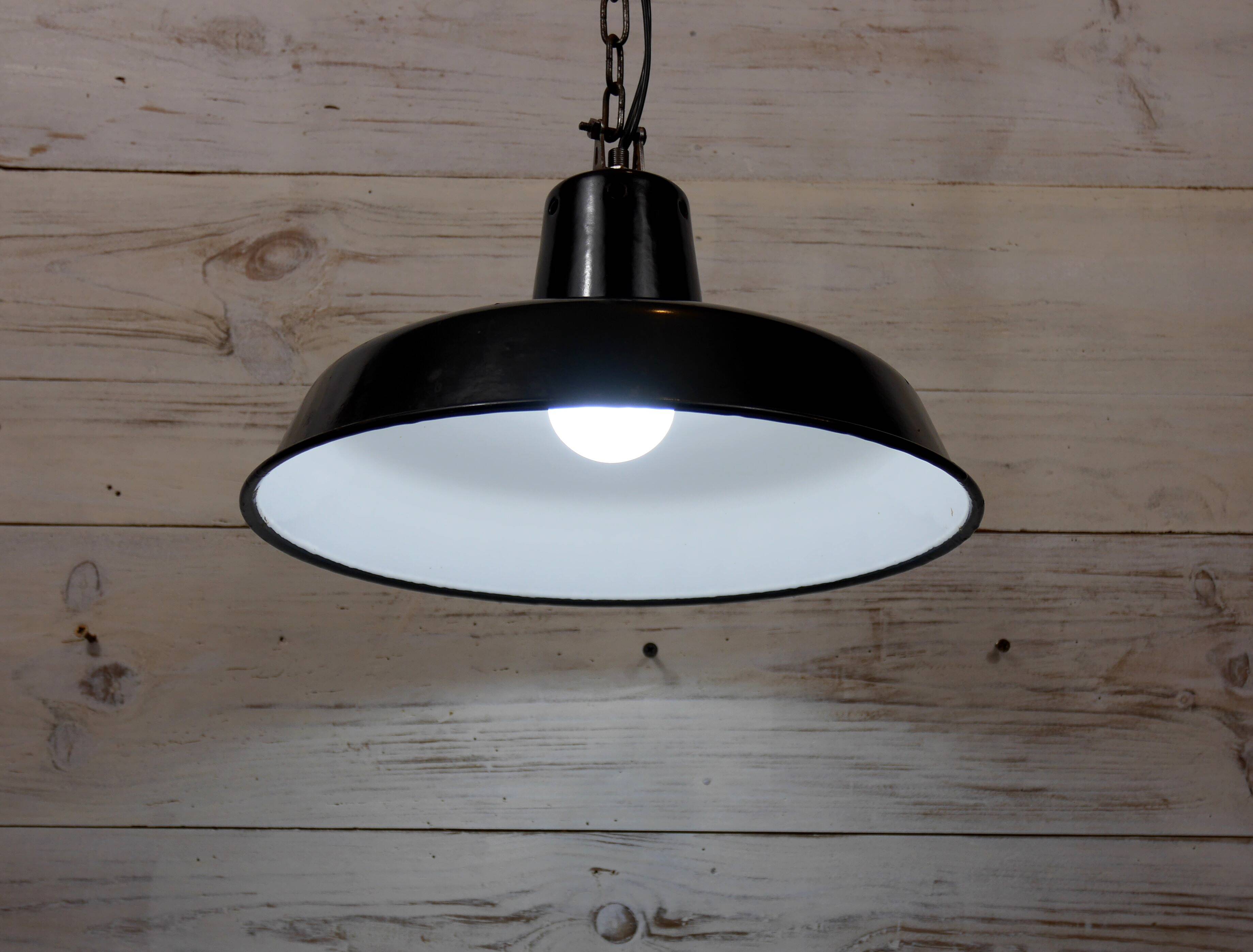 Suspension lampe industrielle tole emaillée noir
