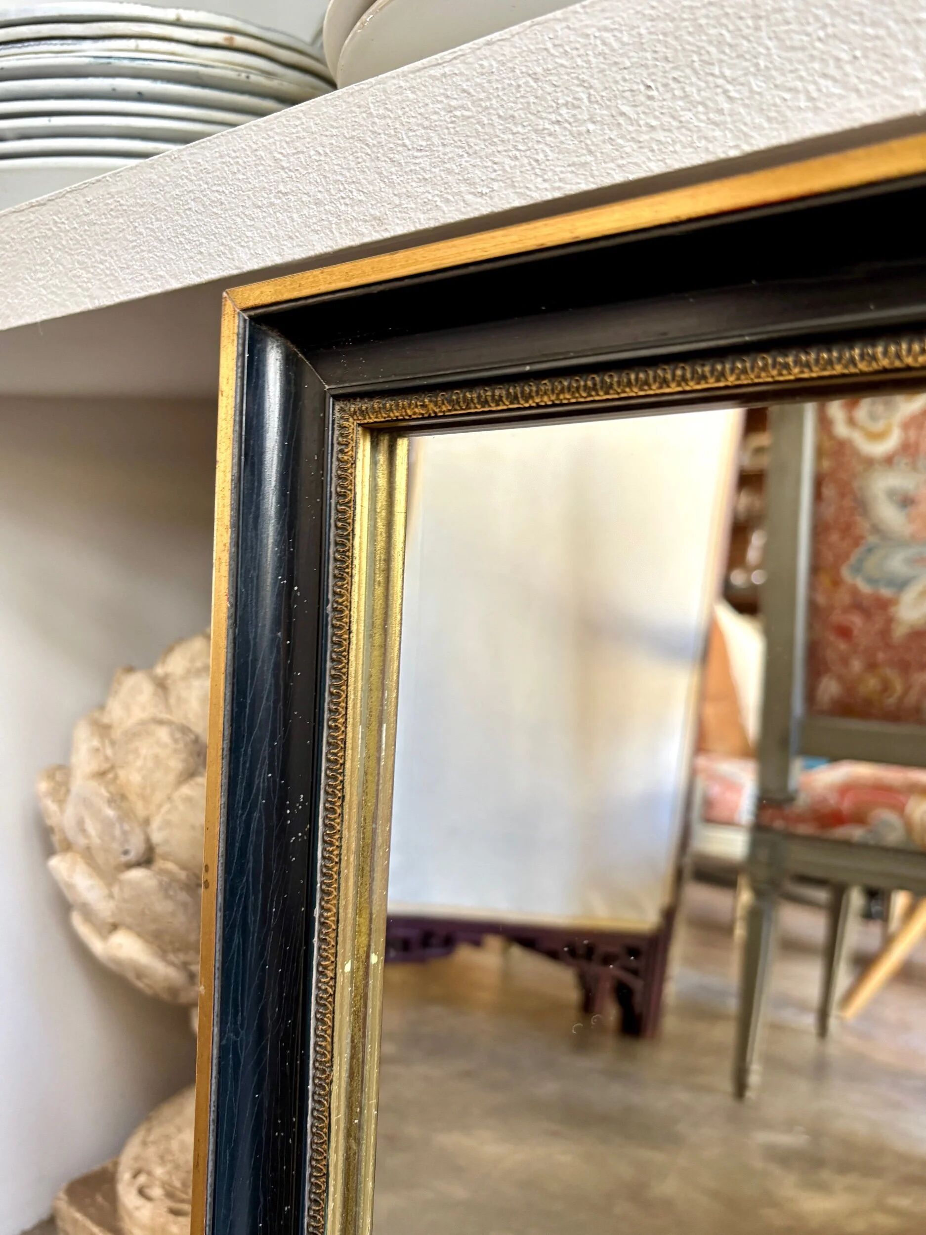 Miroir rectangulaire en bois noir et doré 45 x 35 cm