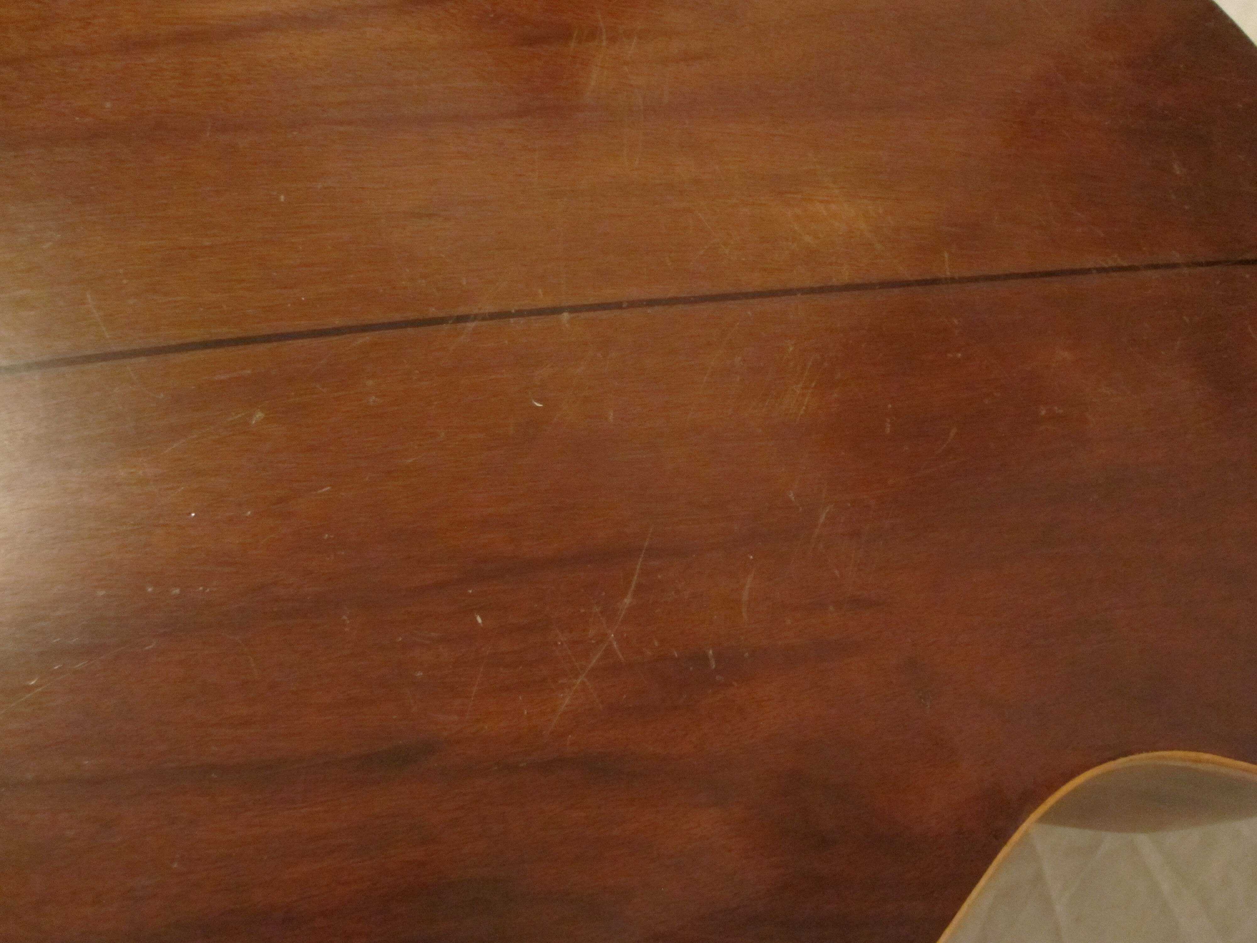 Guitar luthier Gérôme