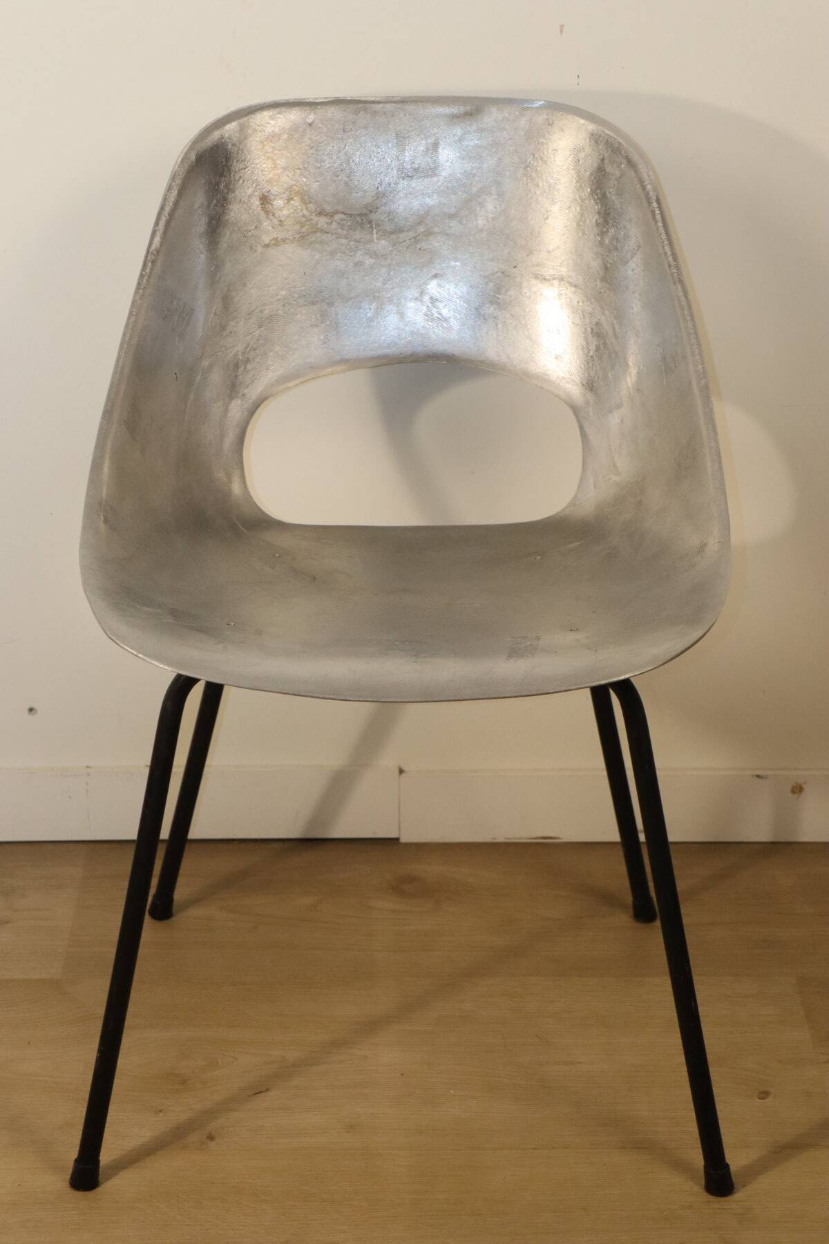 Aluminium chair, "Tulip" model, by Pierre Guariche, Steiner edition, 1960