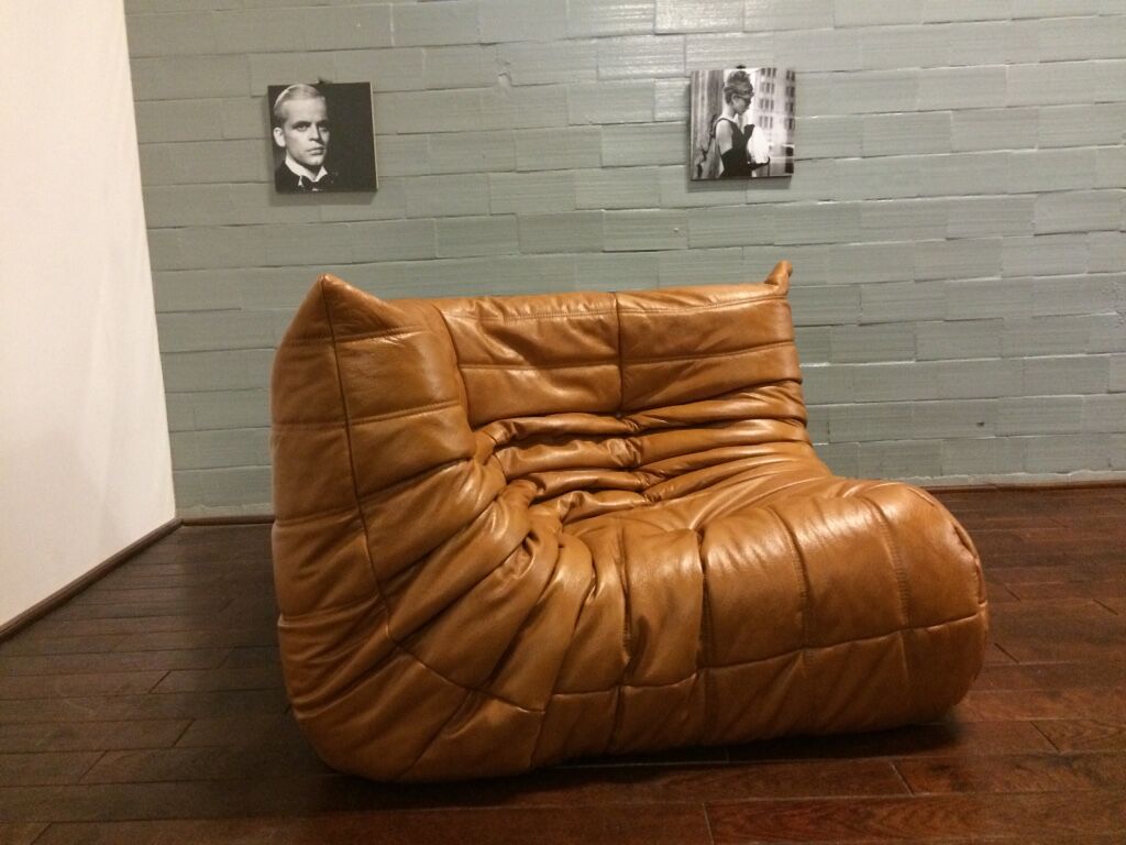 Chauffeuse d'angle "Togo" modèle dessiné par Michel Ducaroy 1973