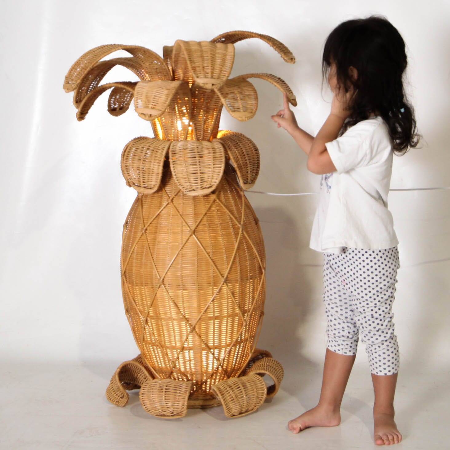 Wicker "pineapple" pendant