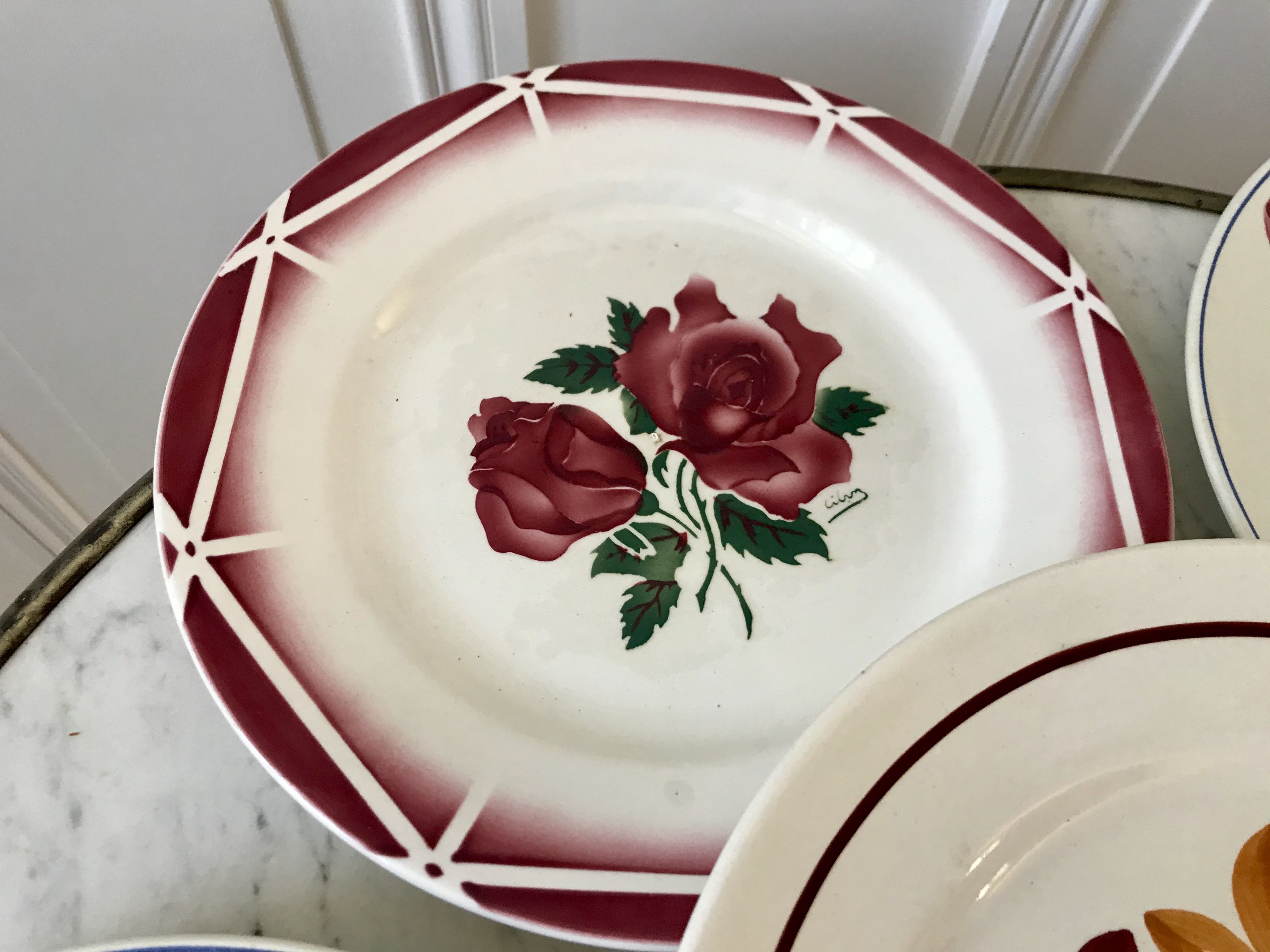 Set of 6 flat plates mismatched Digoin Sarreguemines, Terre de Fer and HBCF 30s