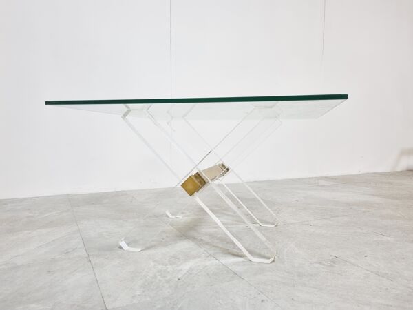 Table basse en laiton et lucite, années 1970