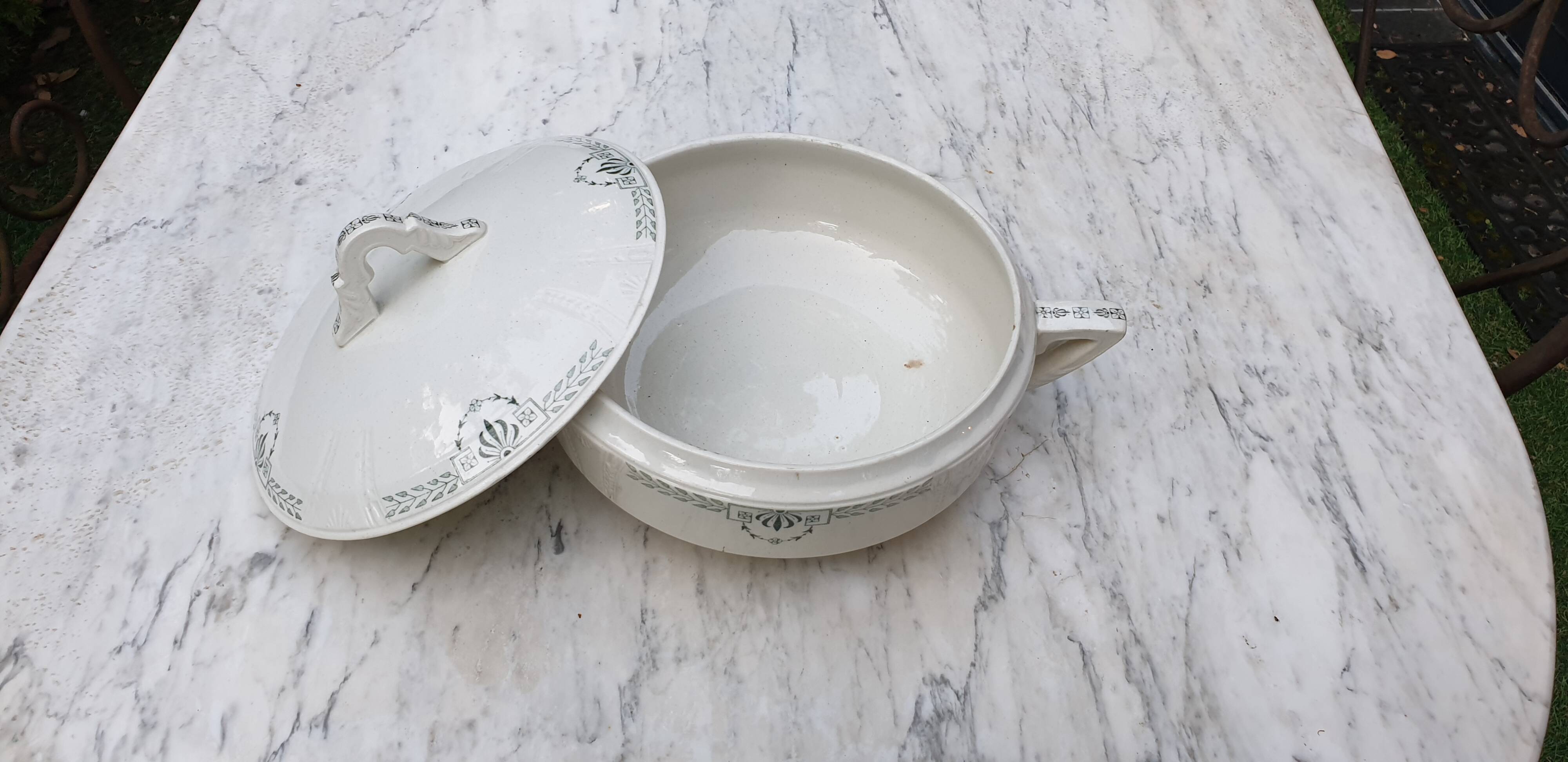 Terre de Fer Gien soup tureen, Clara model