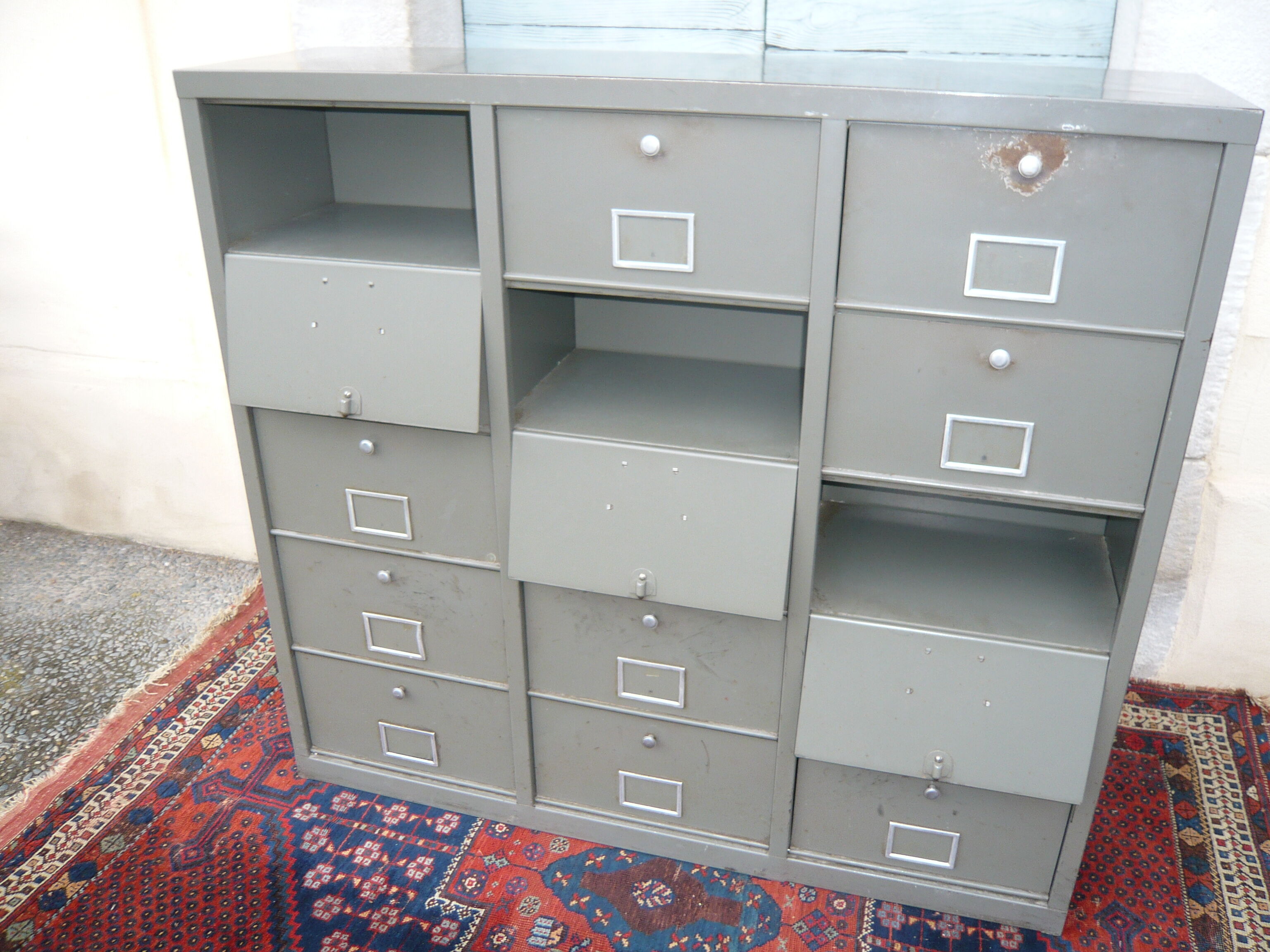 Furniture industrial clamshell
