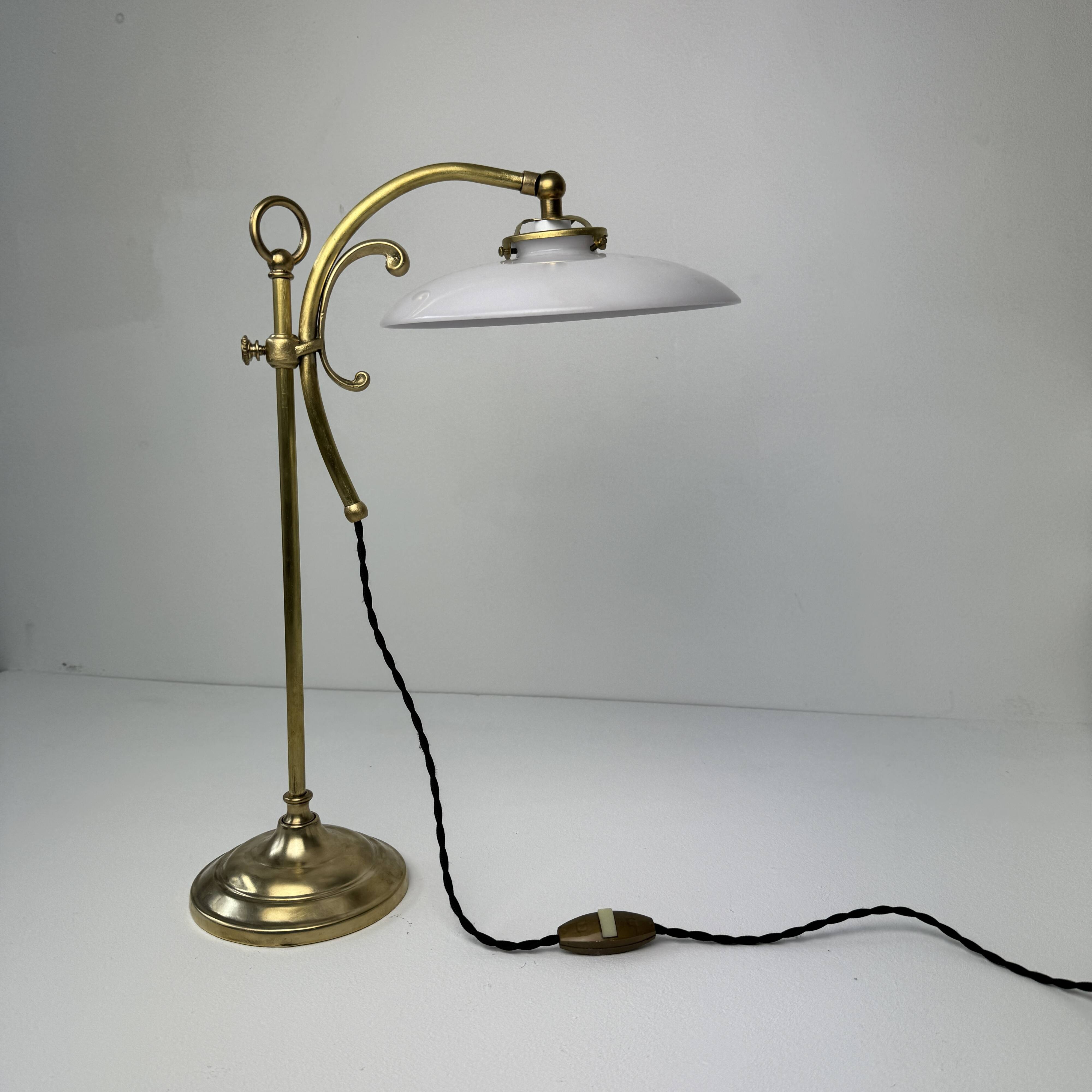 Vintage desk lamp that raises and lowers.