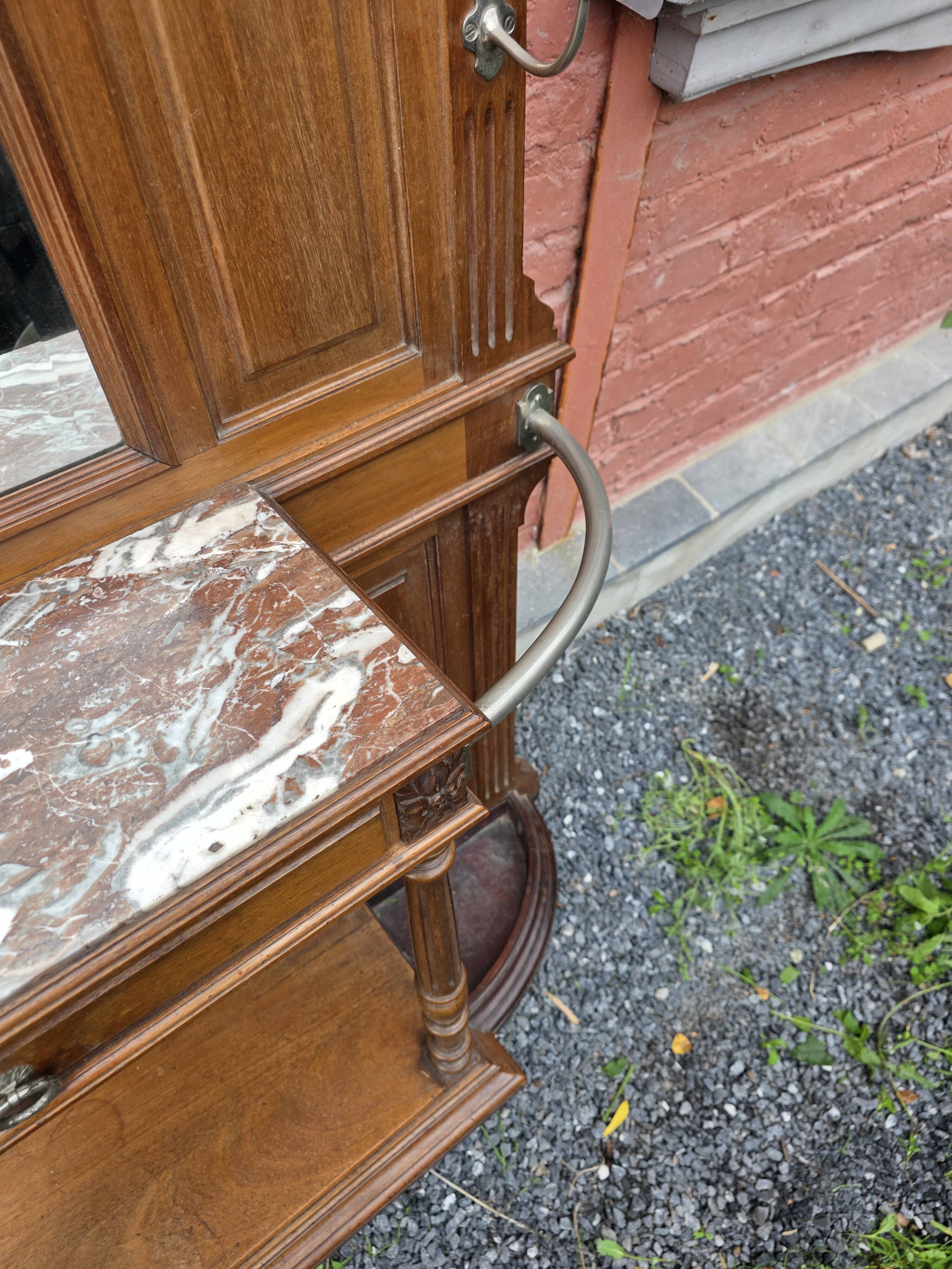 Vestiaire porte manteau en noyer fin XIXe