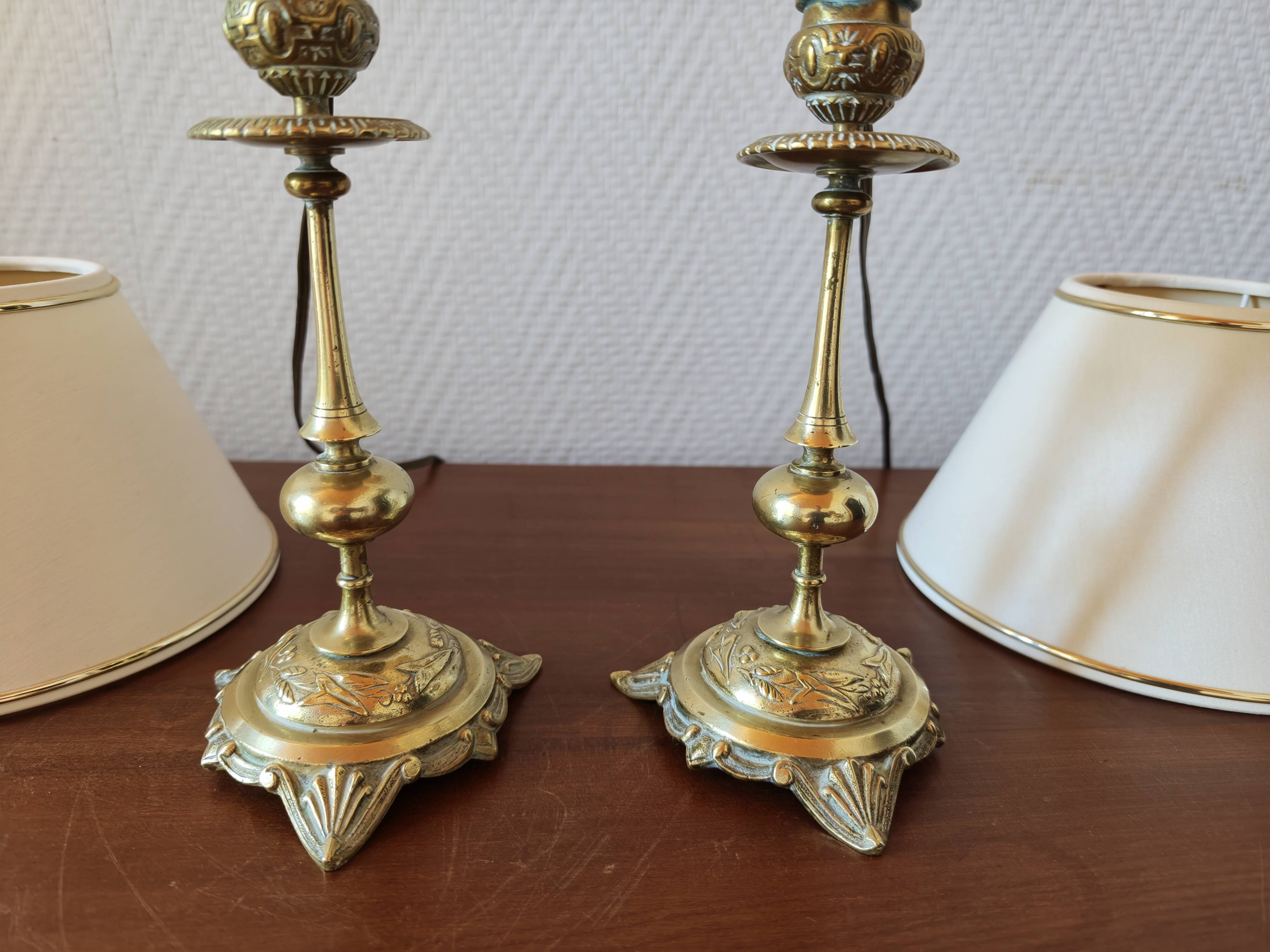 Pair of lamps in solid gold-plated brass