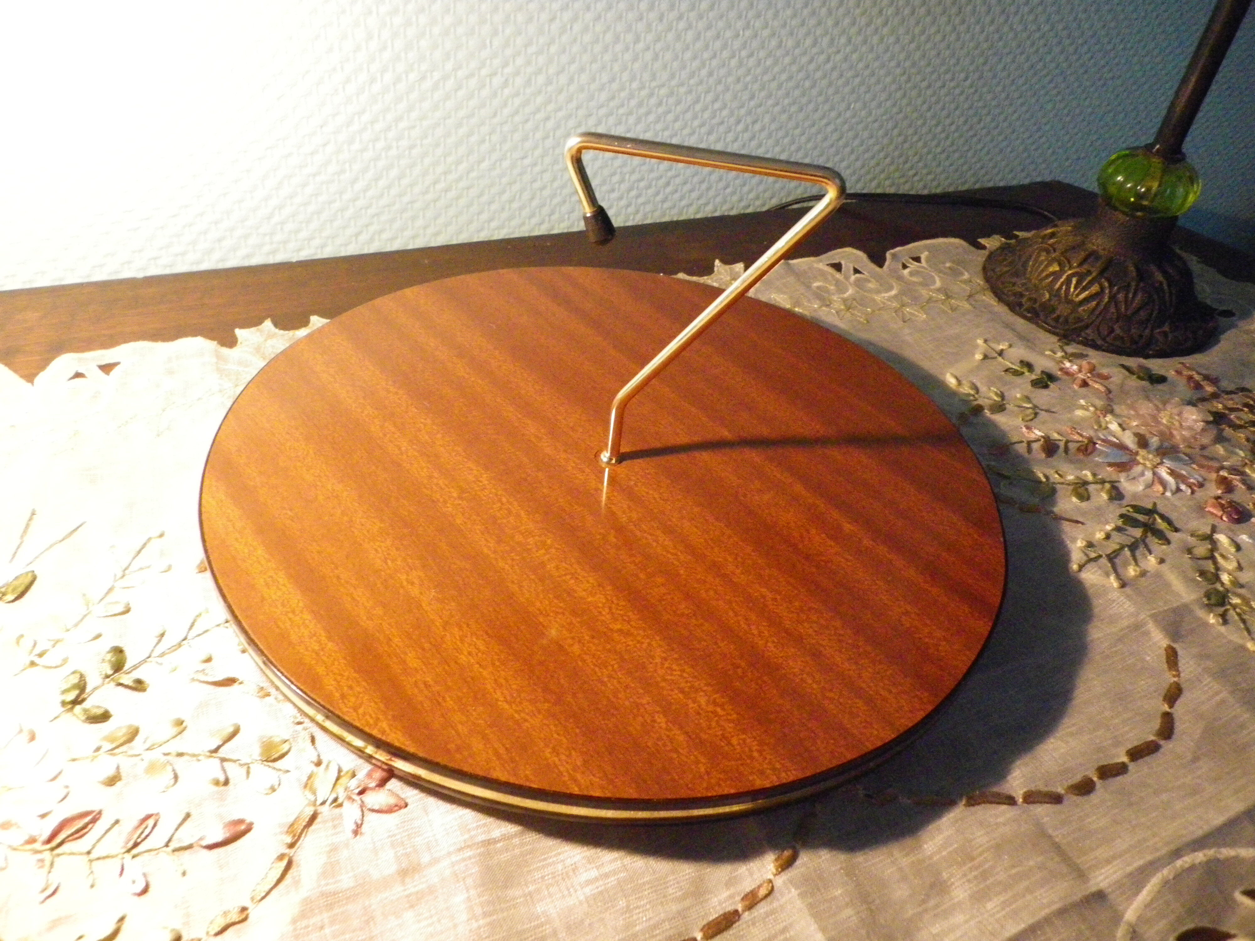 Serving dish, cheese platter in formica and golden metal