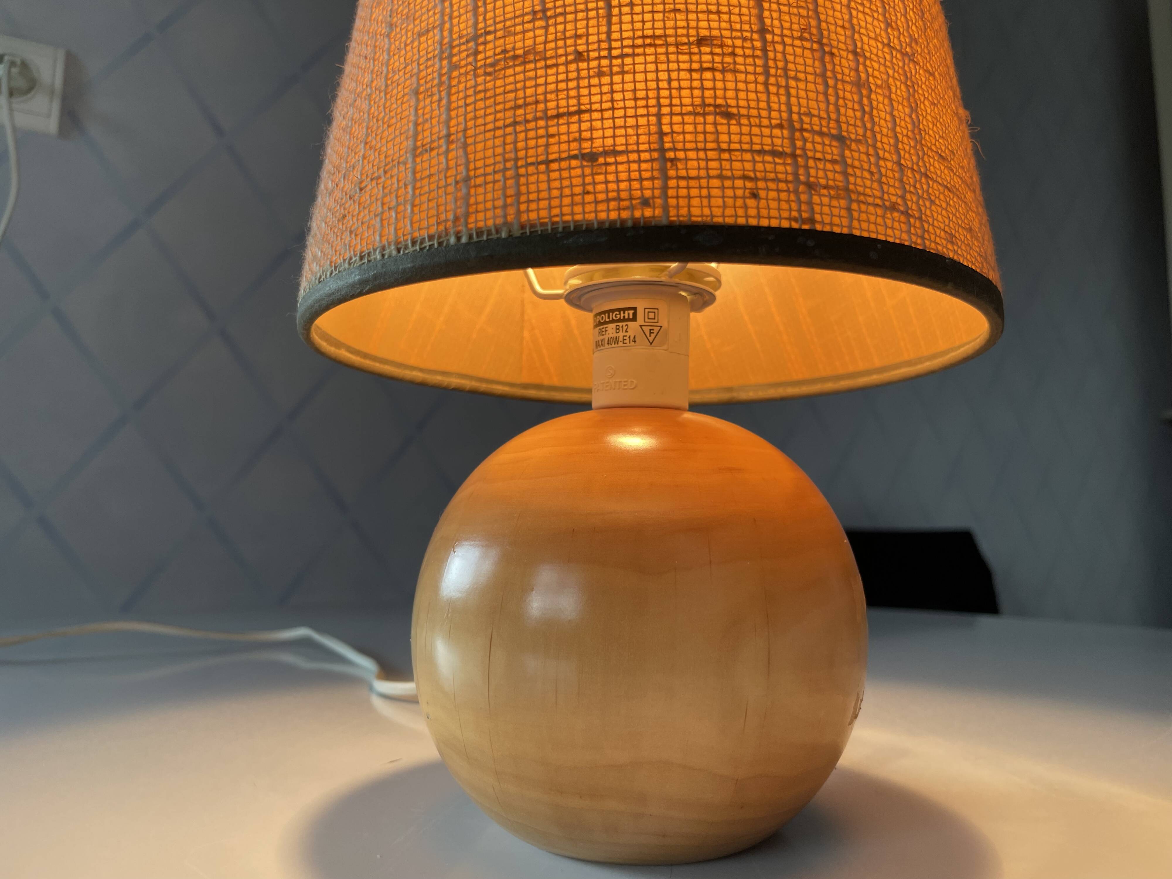 Lampe boule en bois