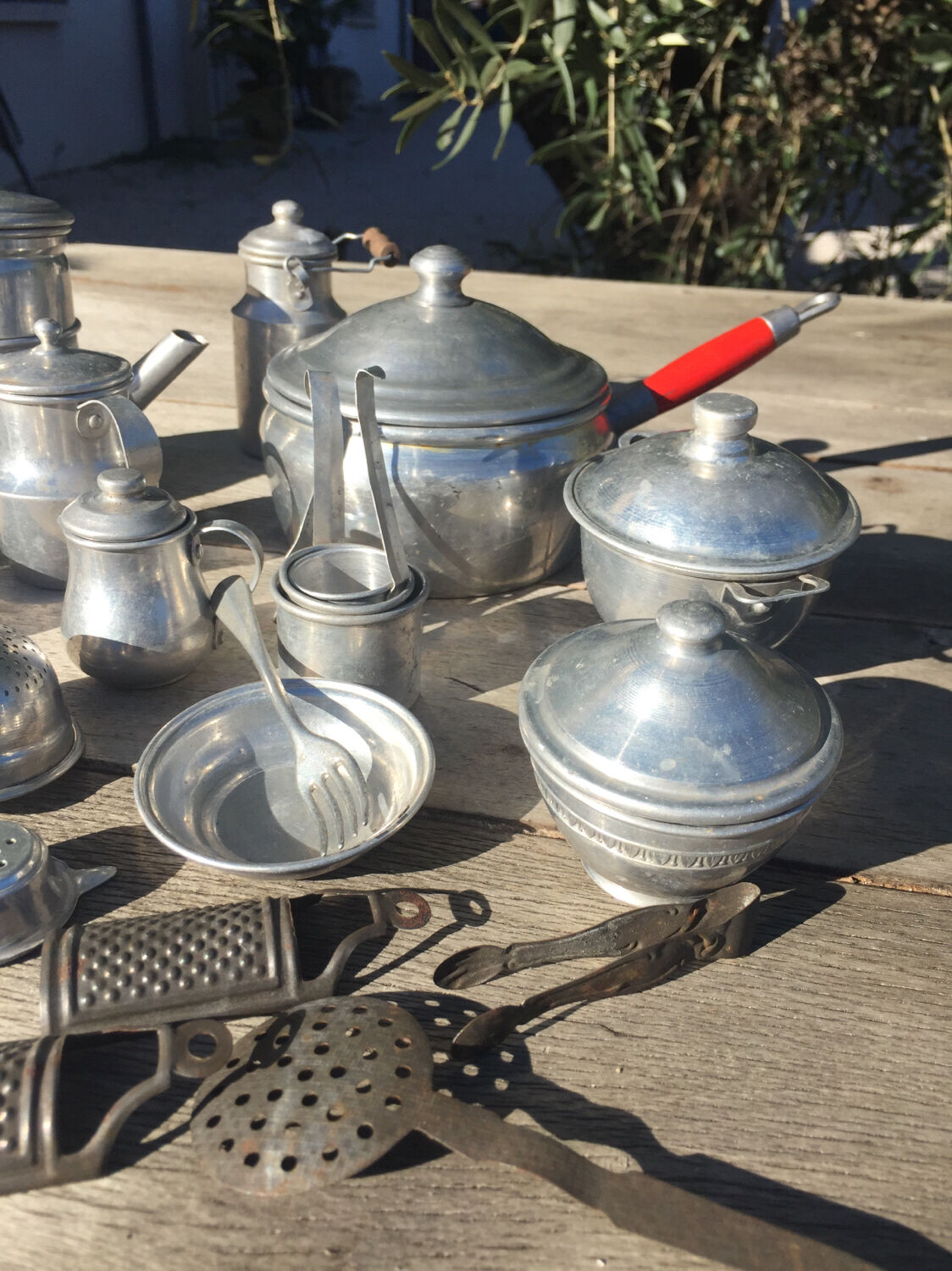 Tin dinette