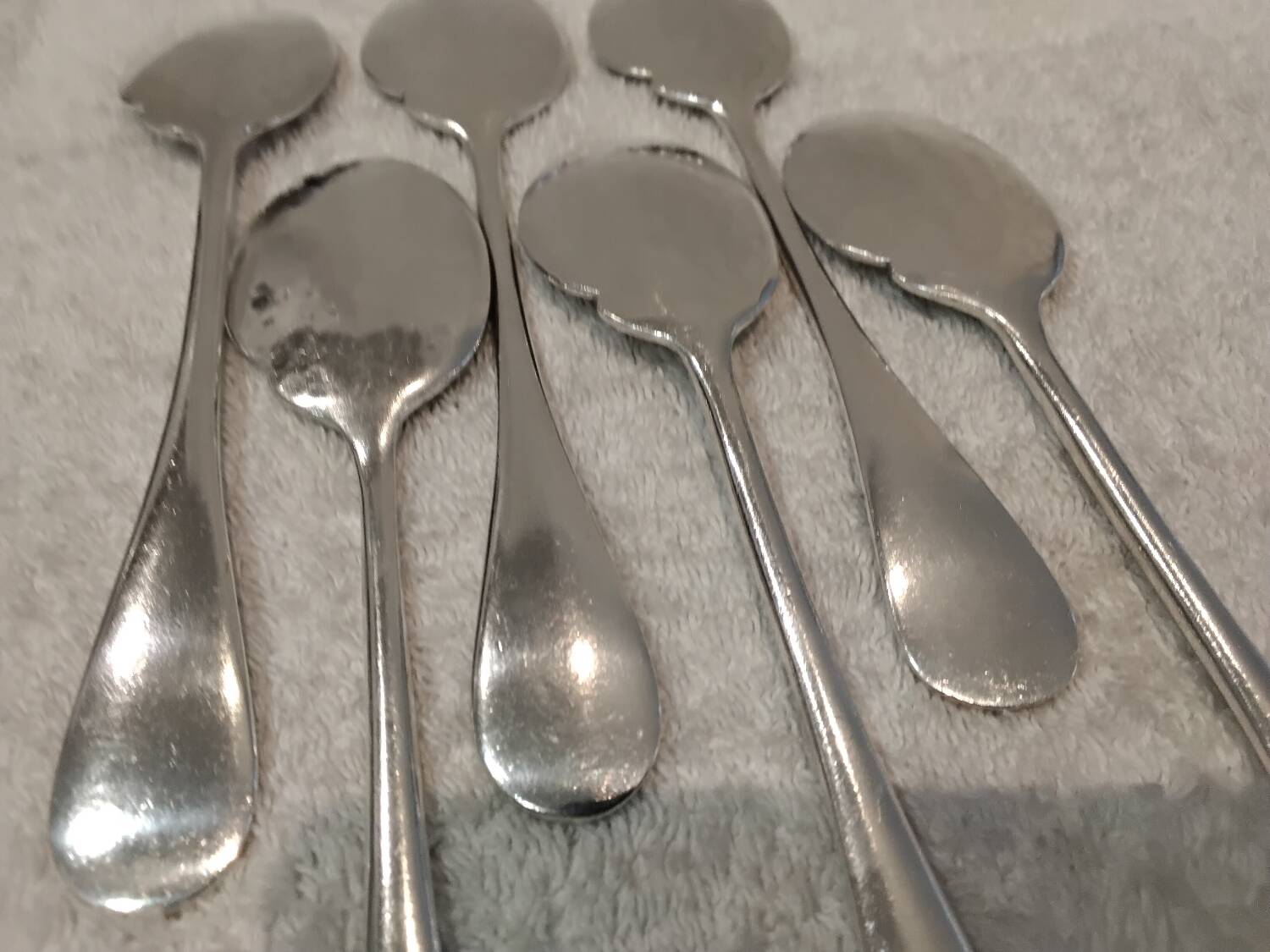 6 individual silver-plated metal sauce spoons with hammered baguette handles