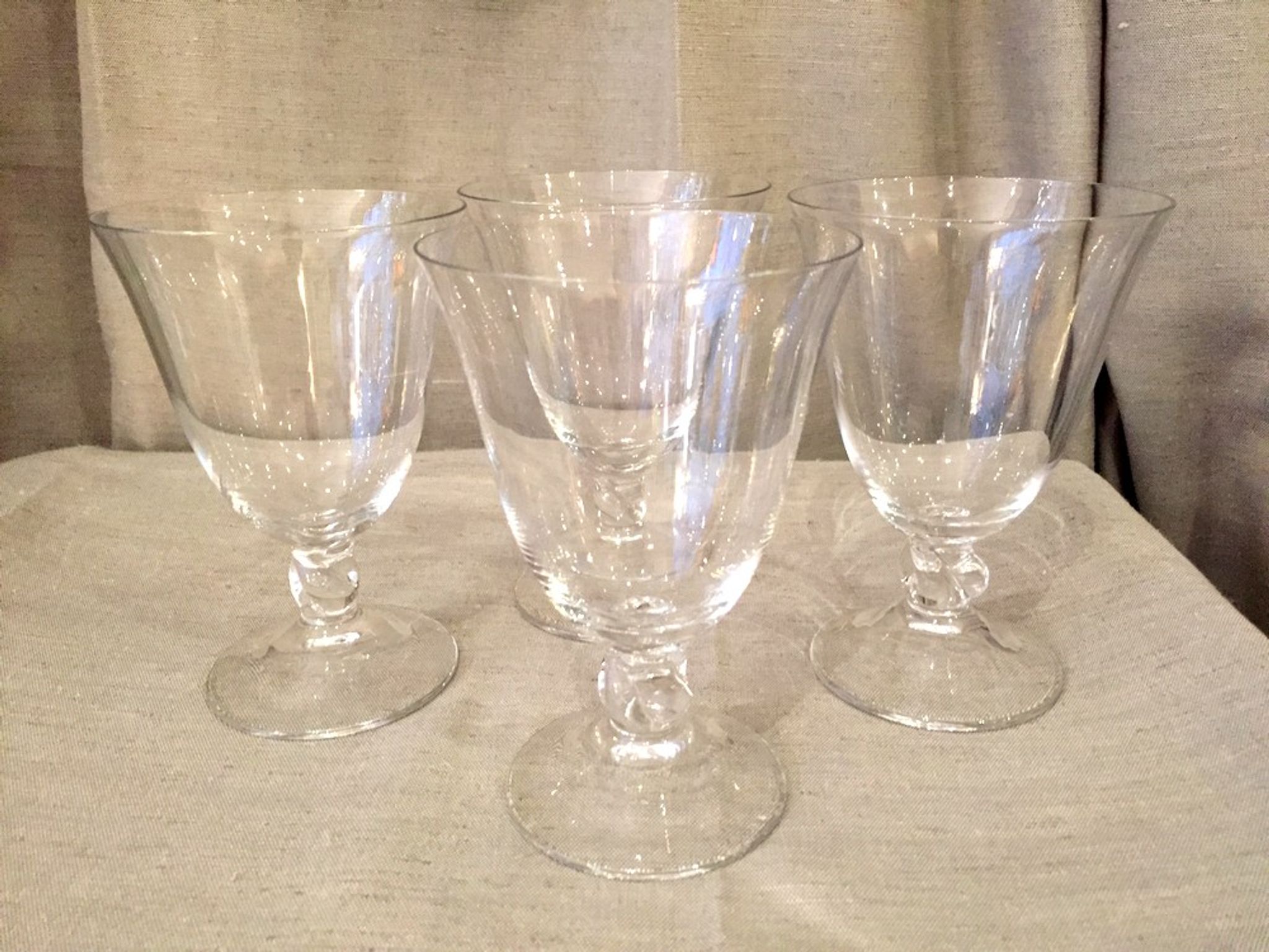 Suite de 4 verres a vin rouge en cristal daum modele orval