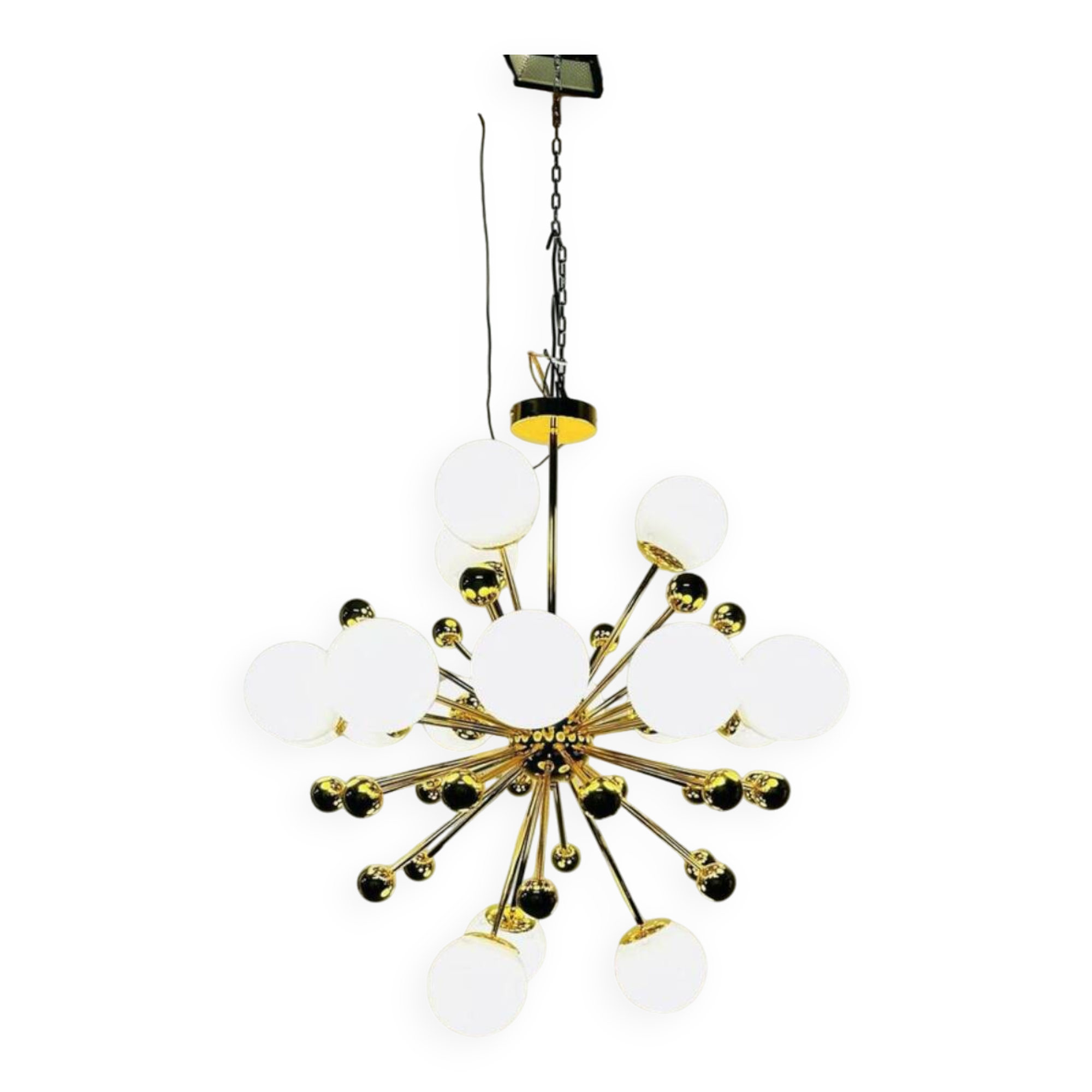 Lampadario Sputnik vintage in ottone e vetro opalino, Italia, anni '70