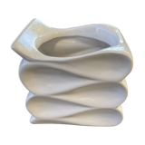 Small vase / pot of white flowers