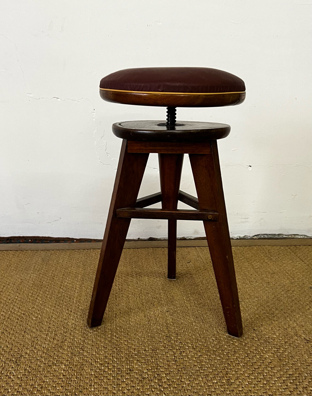 Wooden and skaï screw stool