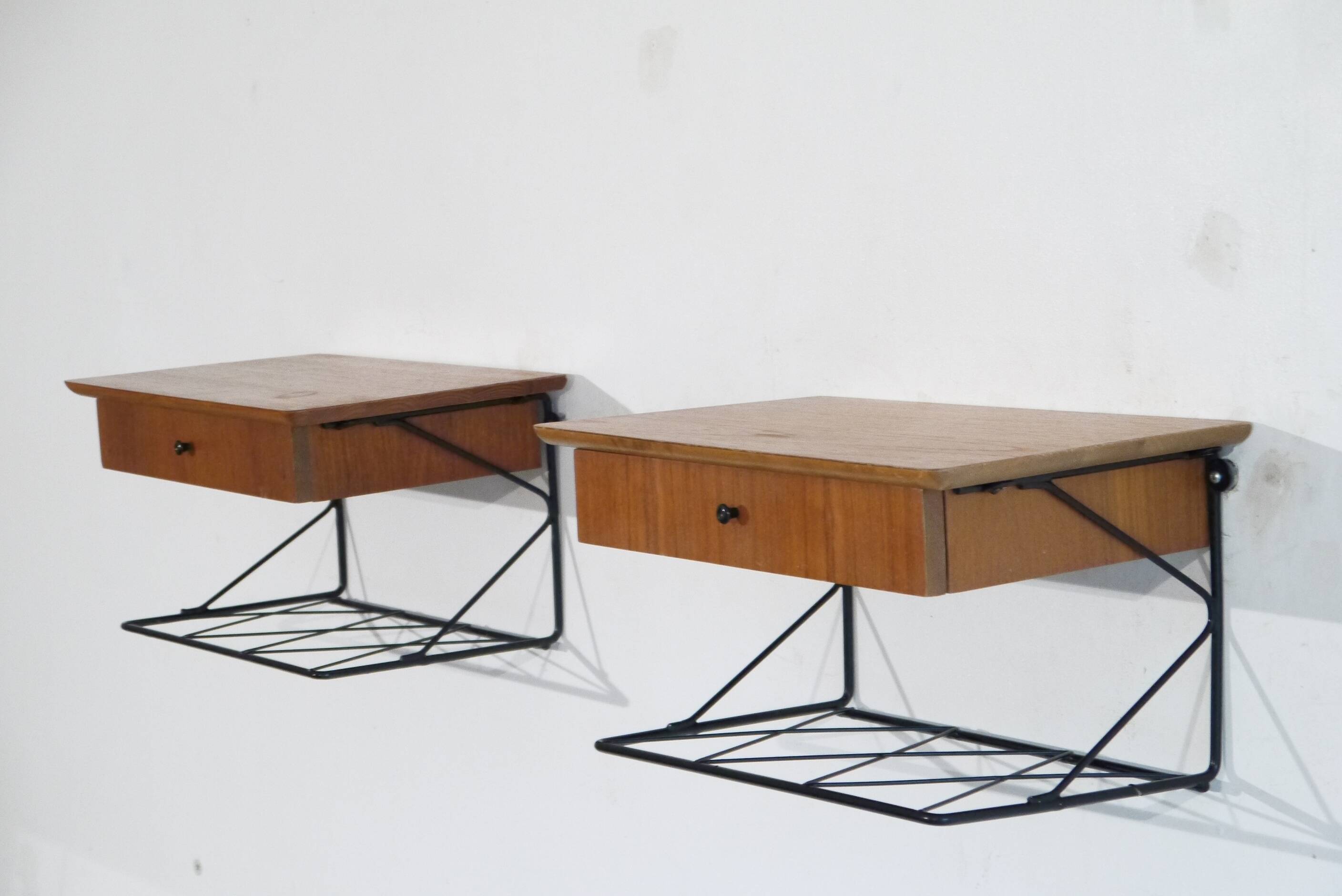 Paire de chevets flottants en teck 1960