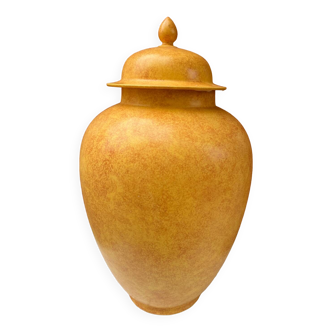 Vase with lid
