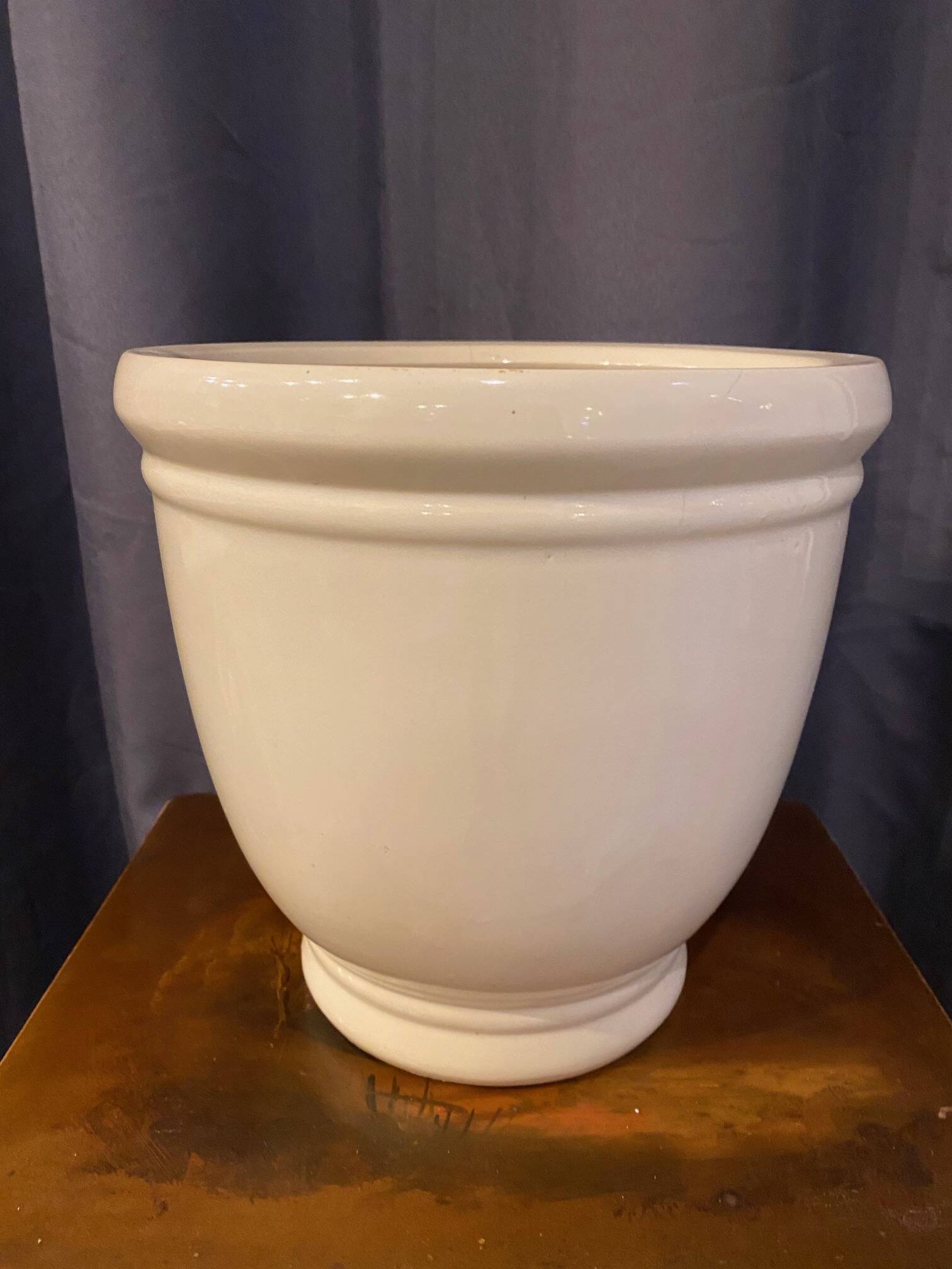 Cache pot en ceramique couleur gres clair forme ronde