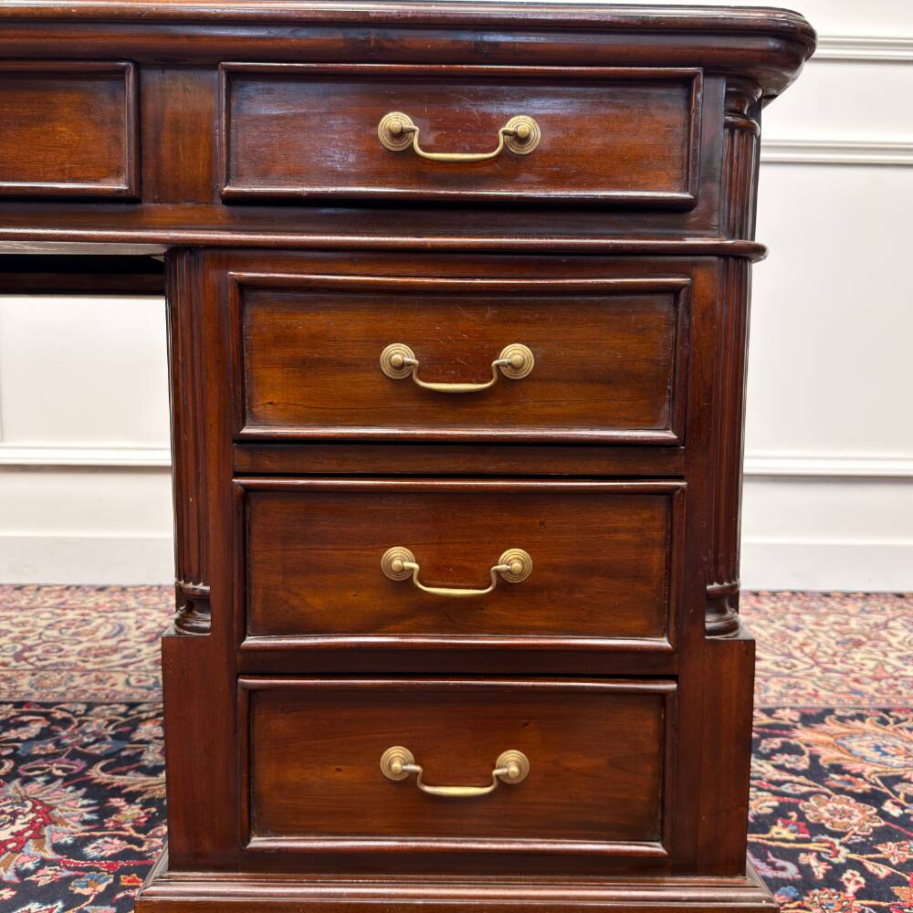 Bureau classique anglais avec cuir vert