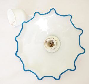 Blue mesh opaline suspension