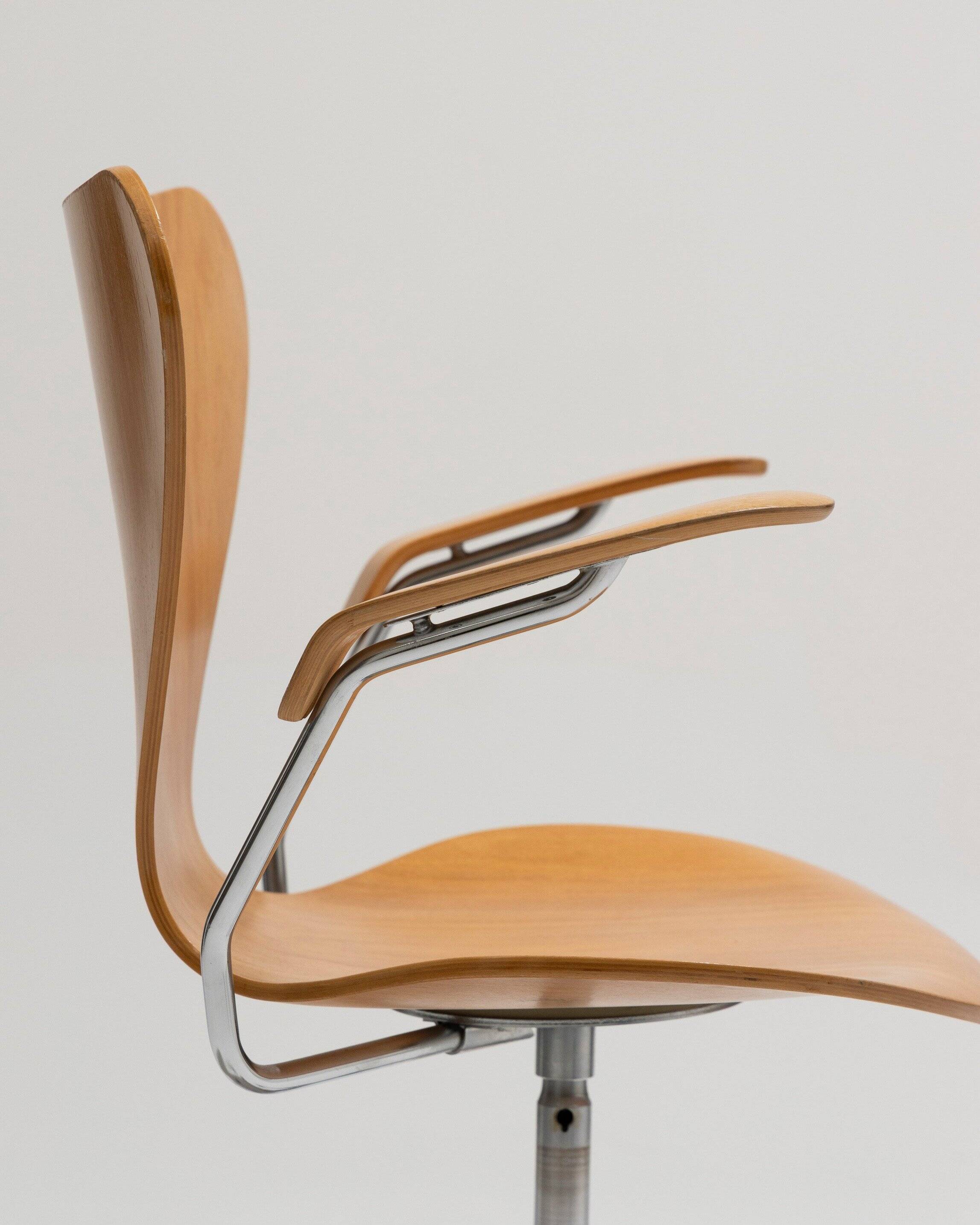 Swivel office chair 3217, Arne Jacobsen, 1960s