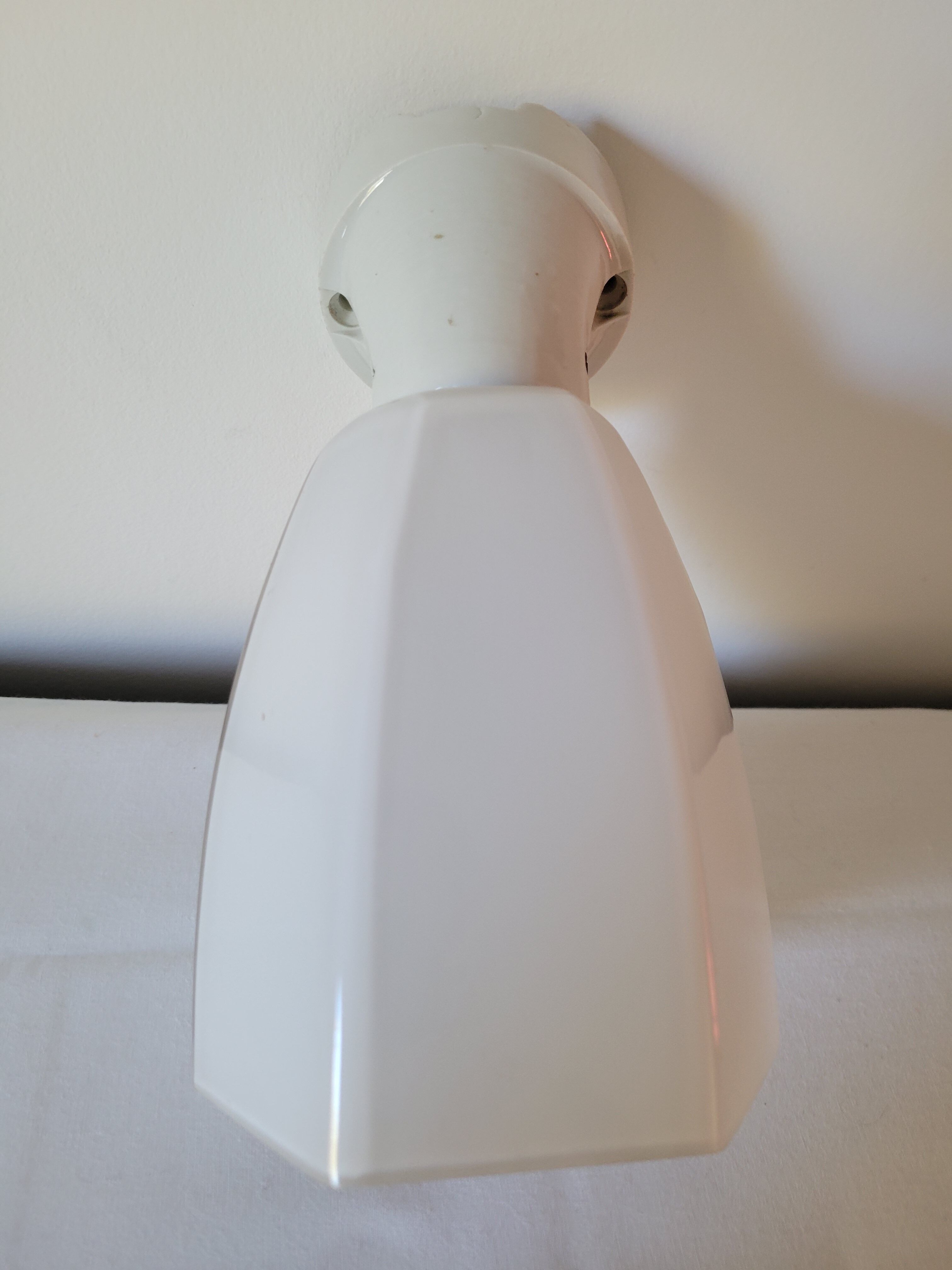 Art Deco wall lamp in porcelain and opaline