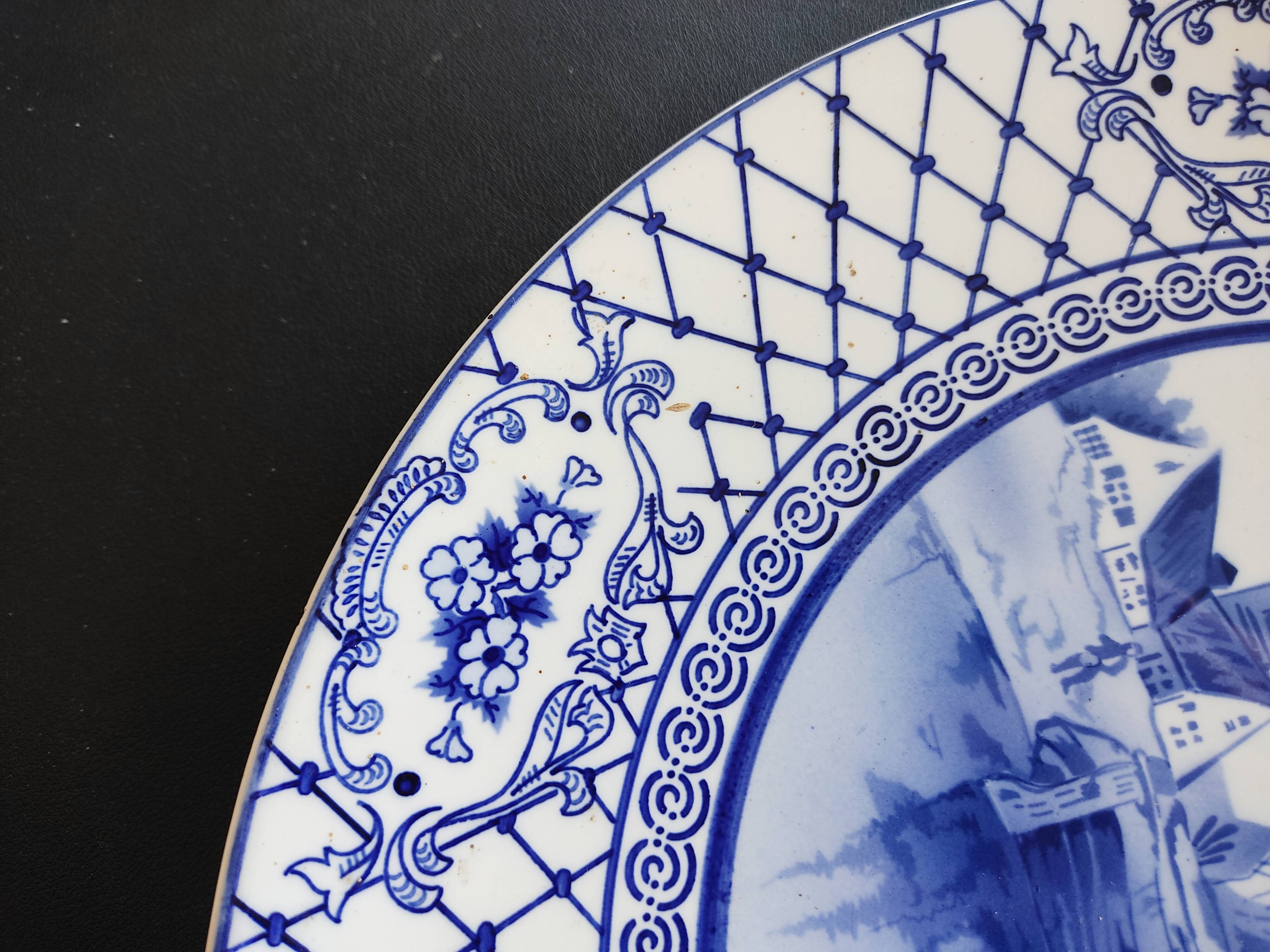 Delft boat décor dish