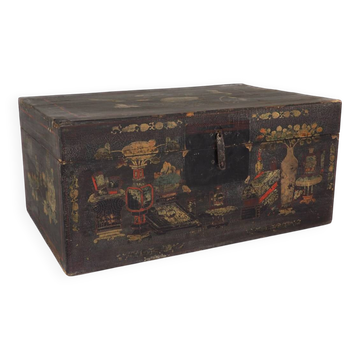 Antique wooden chest with illustrations of porcelain vases (1900) #2
