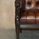 Ensemble Chesterfield cuir avec lion sculpté à la main restauré