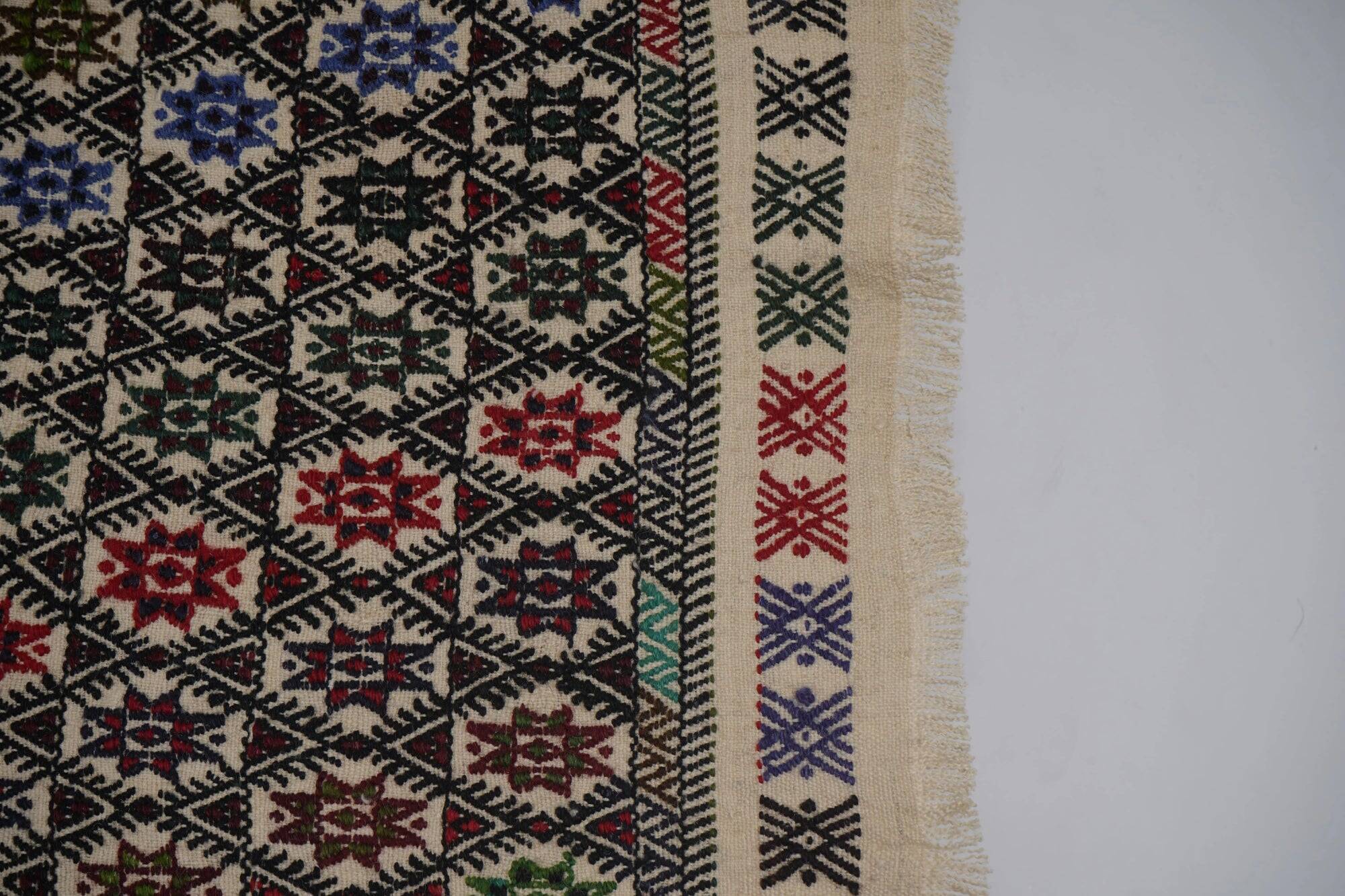 Vintage Turkish kilim, handwoven, 147x211 cm.