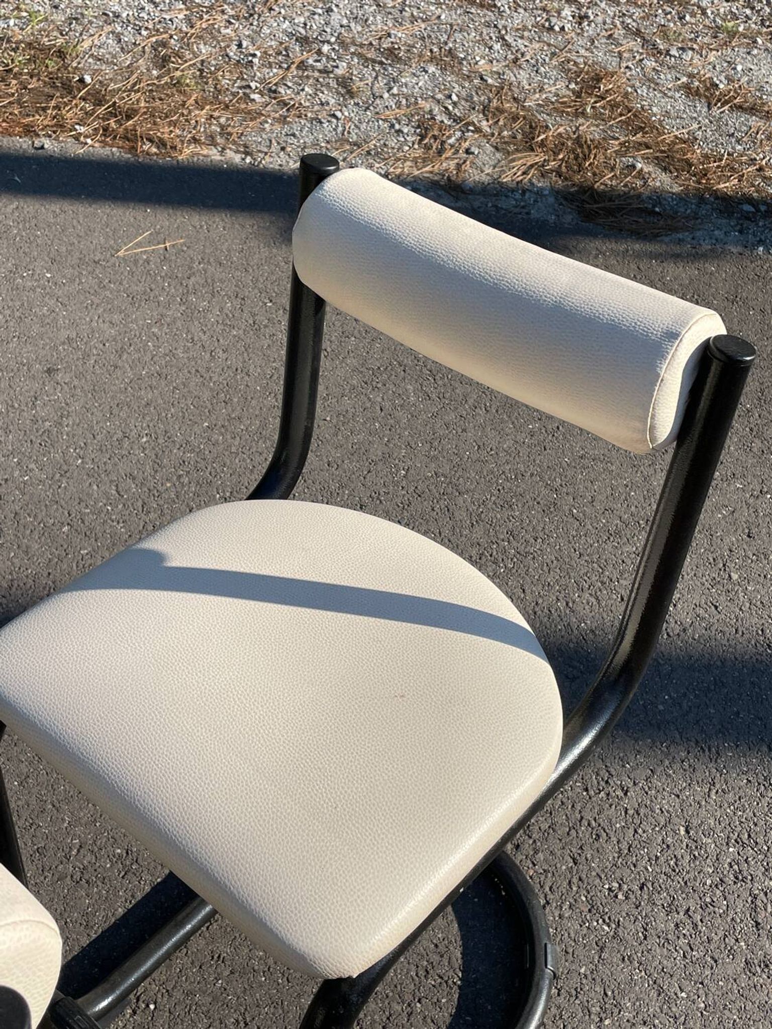 Paire de chaises hautes 1980 cuir et métal
