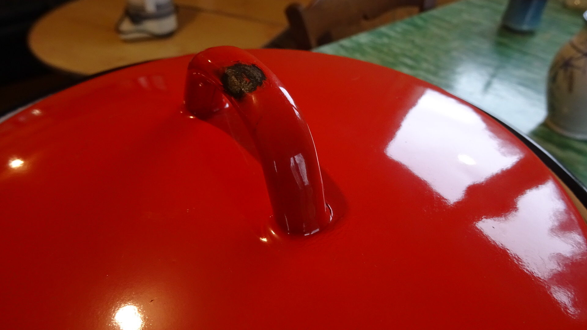 Cocotte / Red enamelled plate