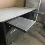 Roneo desk in grey metal