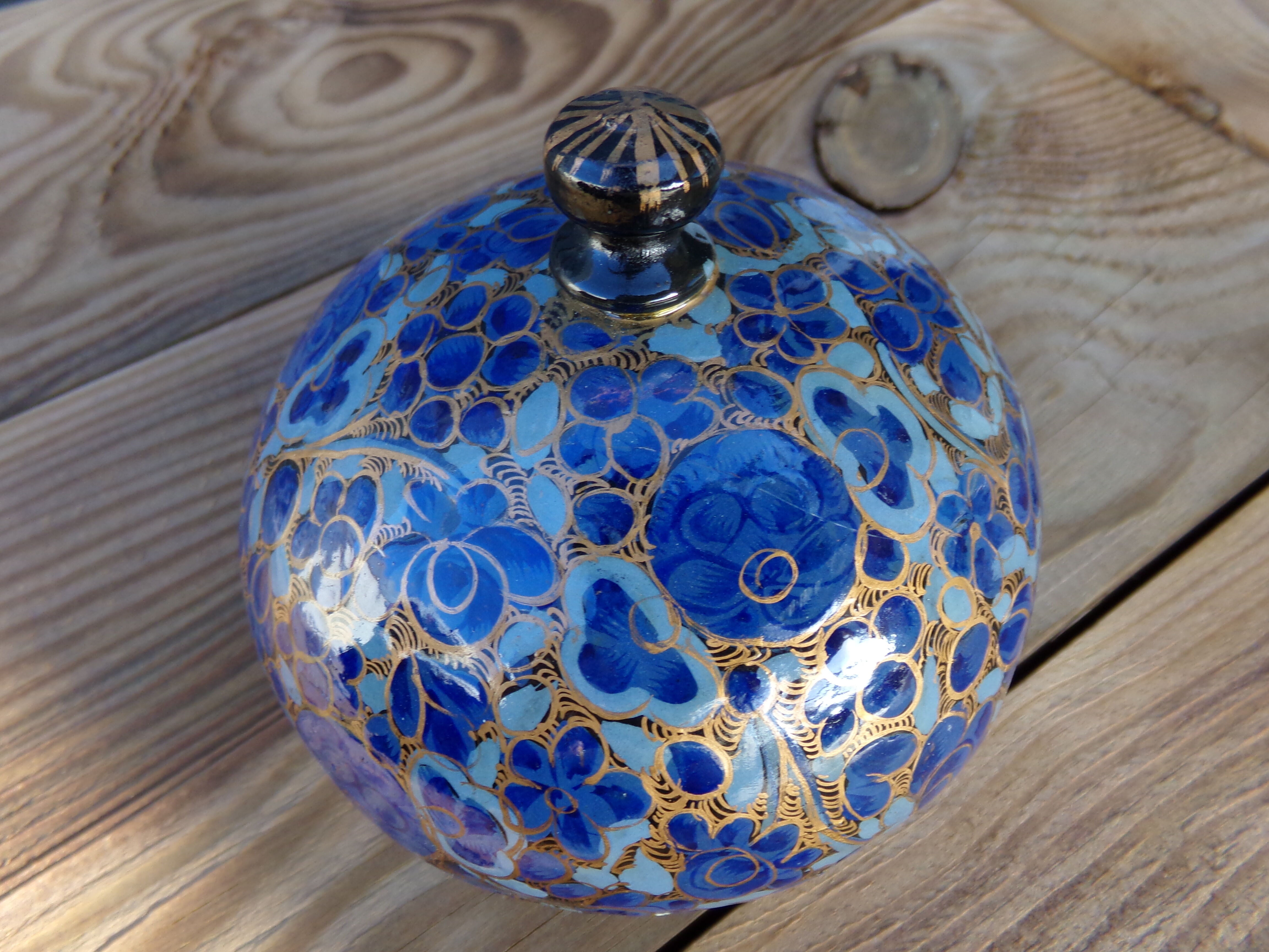 Round cash papier-mâché box from Kashmir